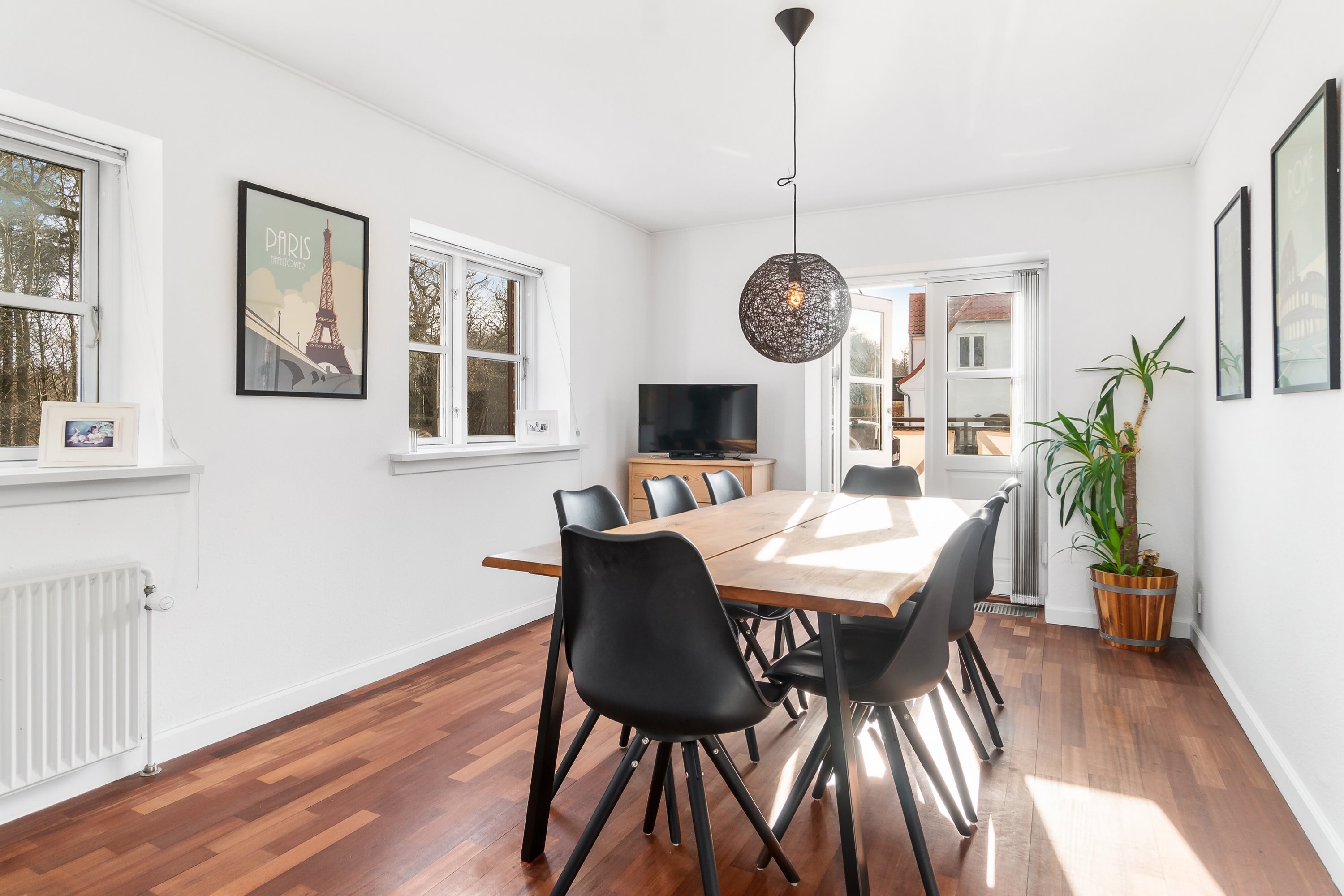 Fremhævet spisestue billede i fuldskærmstilstand. Billede af Trørødvej 28B, 1. 9., 2950 Vedbæk