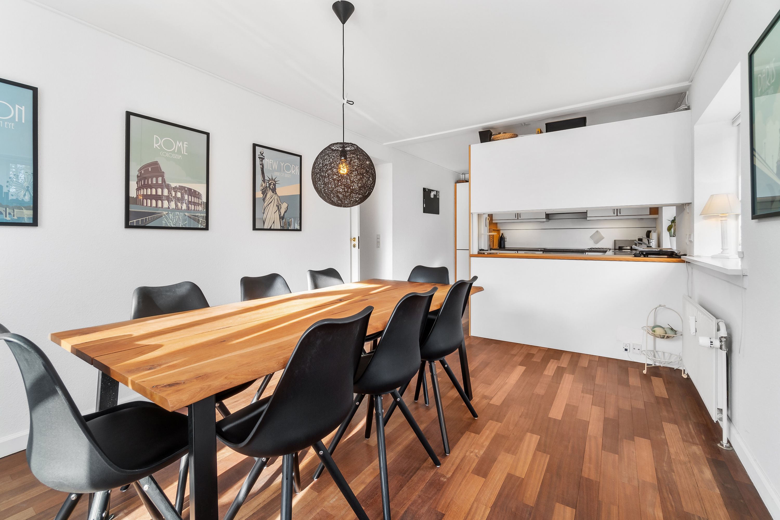 Fremhævet spisestue billede i fuldskærmstilstand. Billede af Trørødvej 28B, 1. 9., 2950 Vedbæk