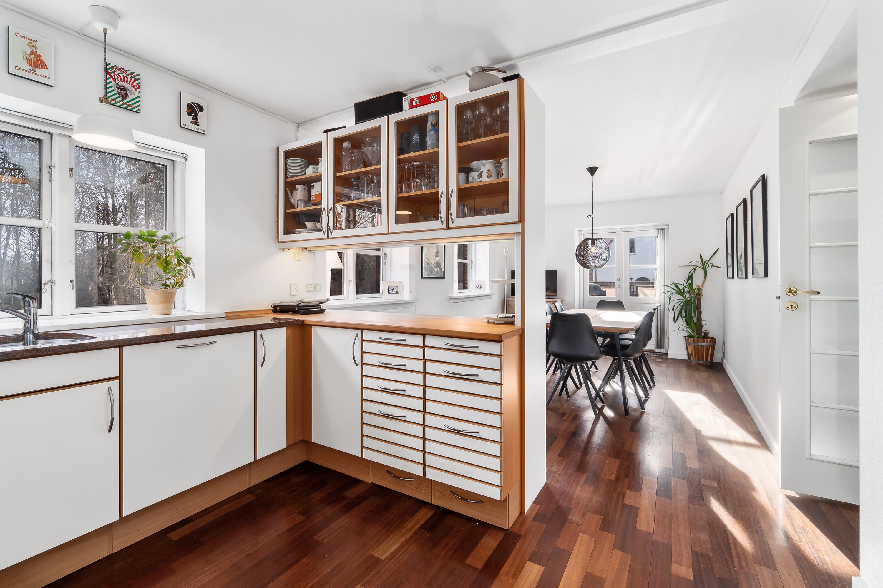 Fremhævet køkken billede i fuldskærmstilstand. Billede af Trørødvej 28B, 1. 9., 2950 Vedbæk