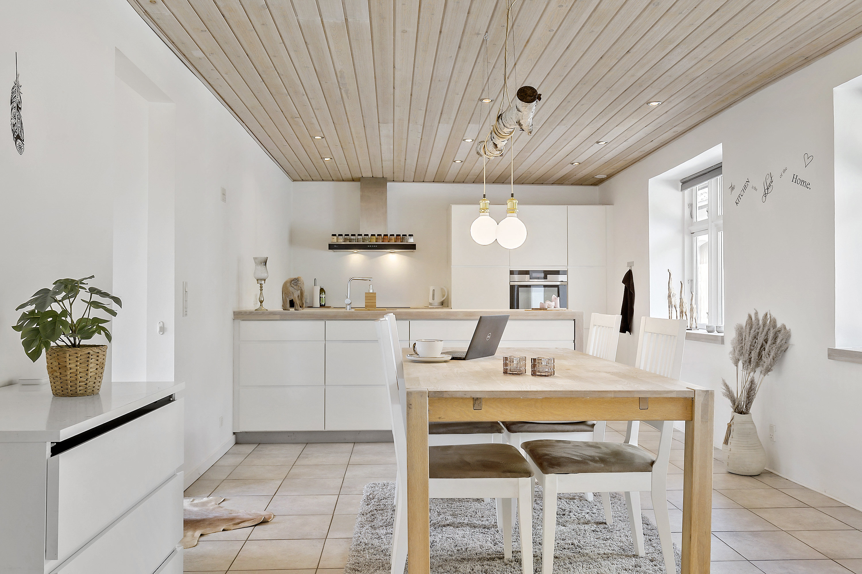 Fremhævet  billede i fuldskærmstilstand. Billede af Kirketoften 1, Virring, 8960 Randers SØ