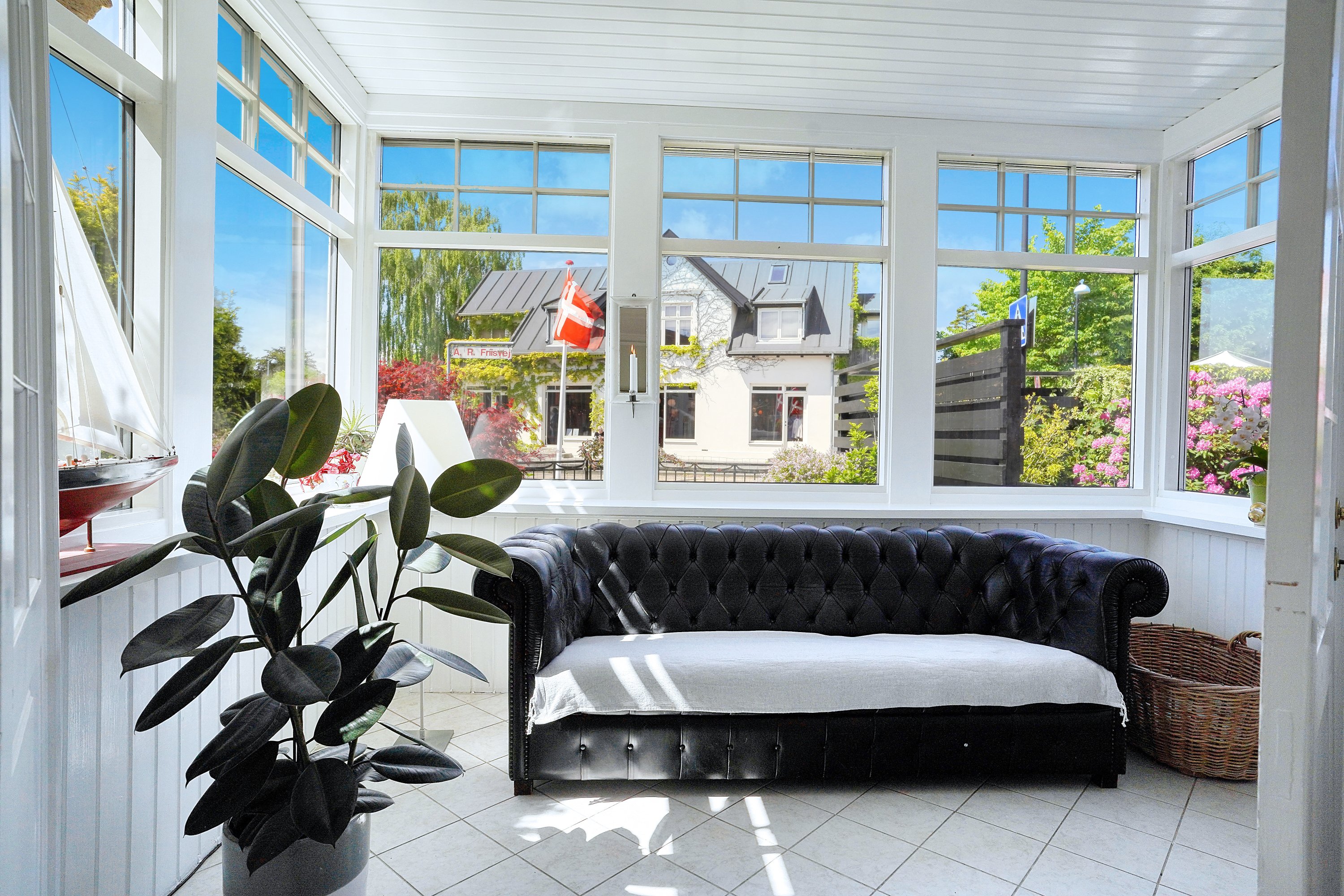 Fremhævet verandastue billede i fuldskærmstilstand. Billede af Nordre Strandvej 356A, 3100 Hornbæk