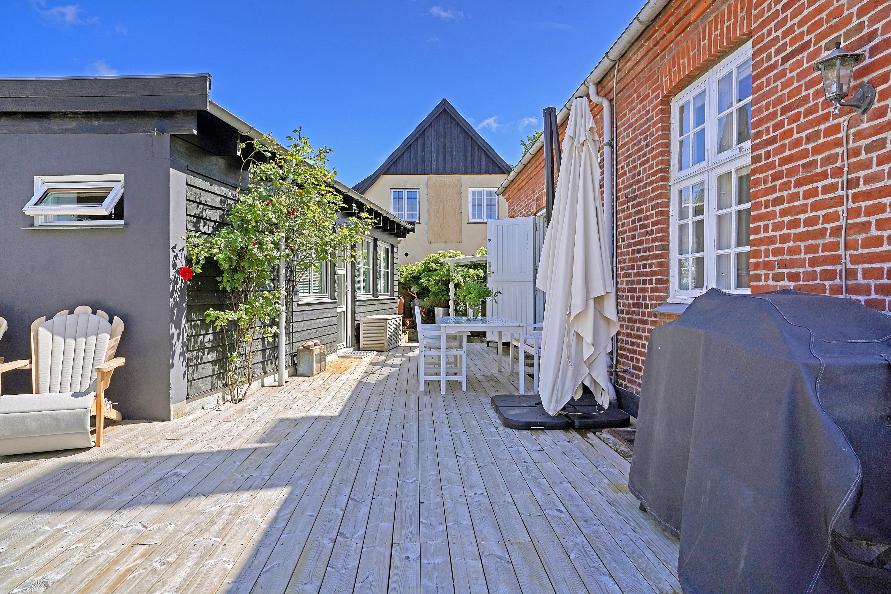 Fremhævet terrasse billede i fuldskærmstilstand. Billede af Nordre Strandvej 356A, 3100 Hornbæk