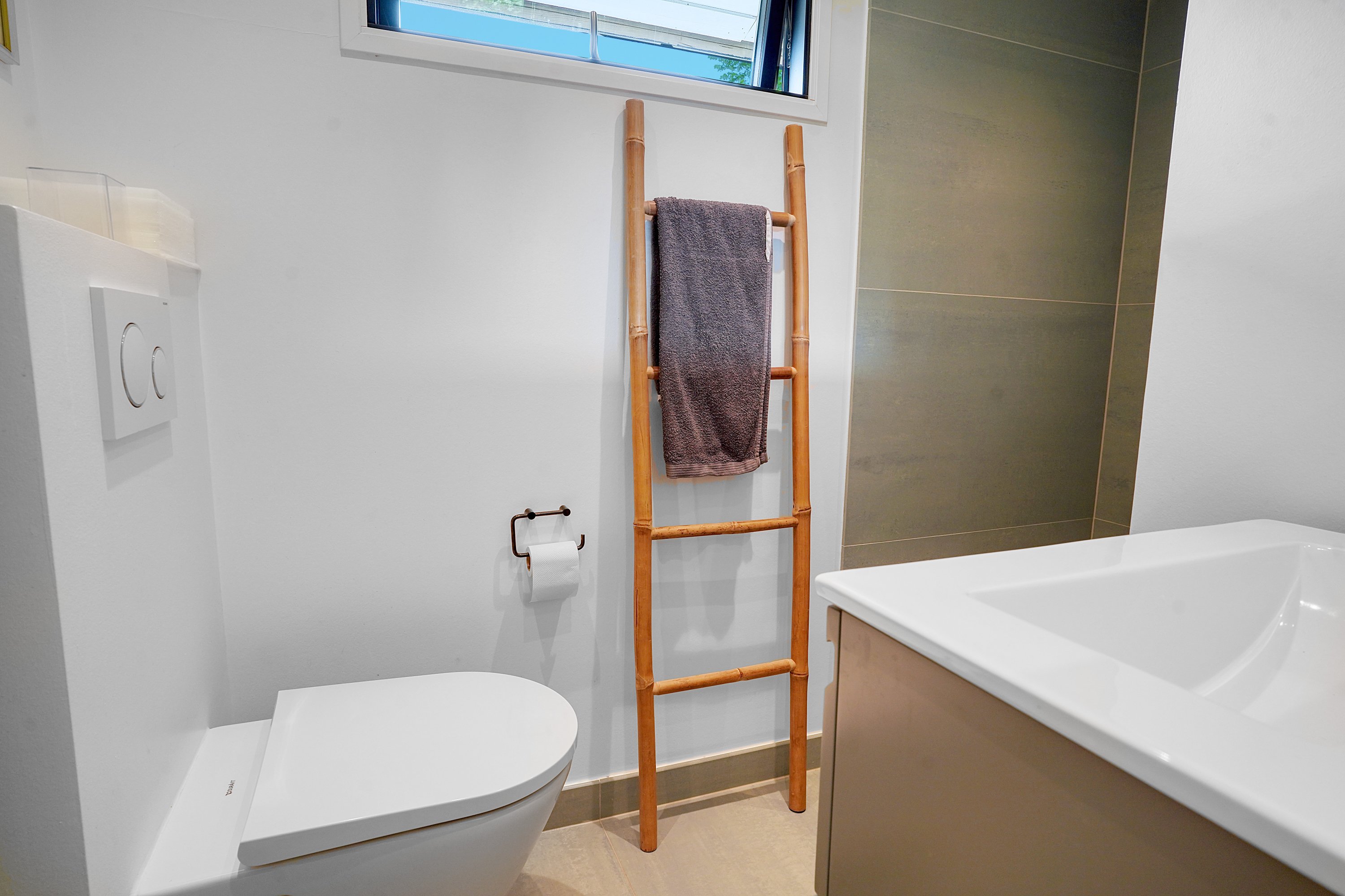 Fremhævet badeværelse billede i fuldskærmstilstand. Billede af Park Alle 9B, 3120 Dronningmølle