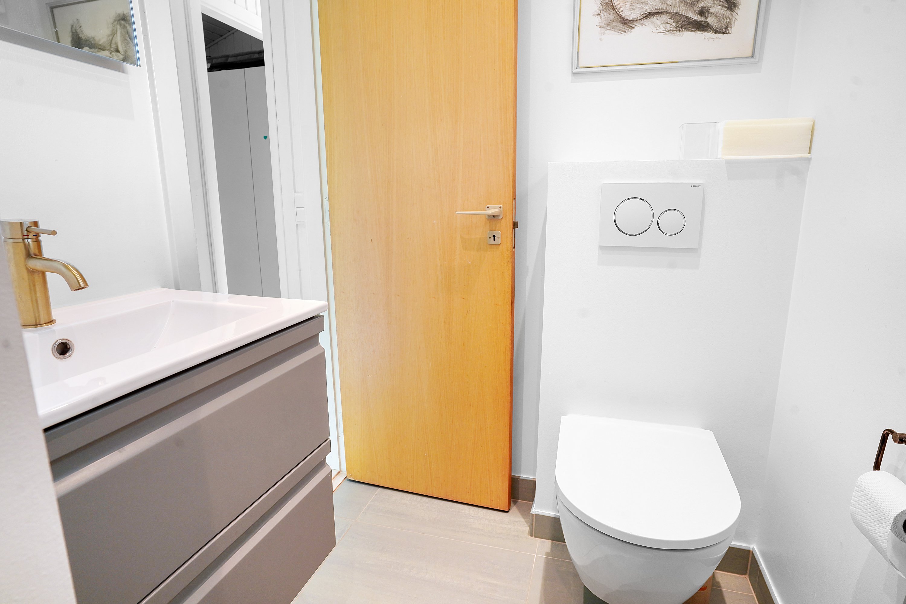 Fremhævet wc i anneks billede i fuldskærmstilstand. Billede af Park Alle 9B, 3120 Dronningmølle