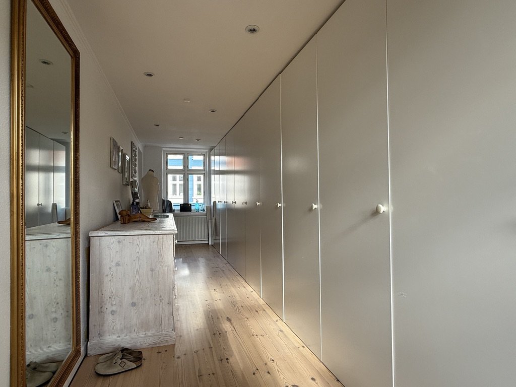 Fremhævet walkin closet billede i fuldskærmstilstand. Billede af Bülowsgade 8, 8000 Aarhus C