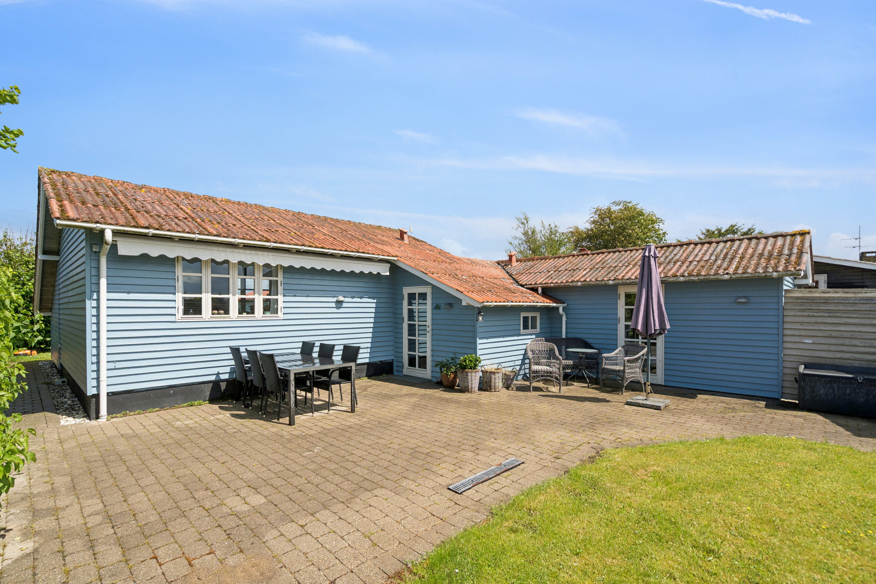 Miniaturebillede 1: set fra vejen. Billede af Platanvej 51, Tørresø Strand, 5450 Otterup