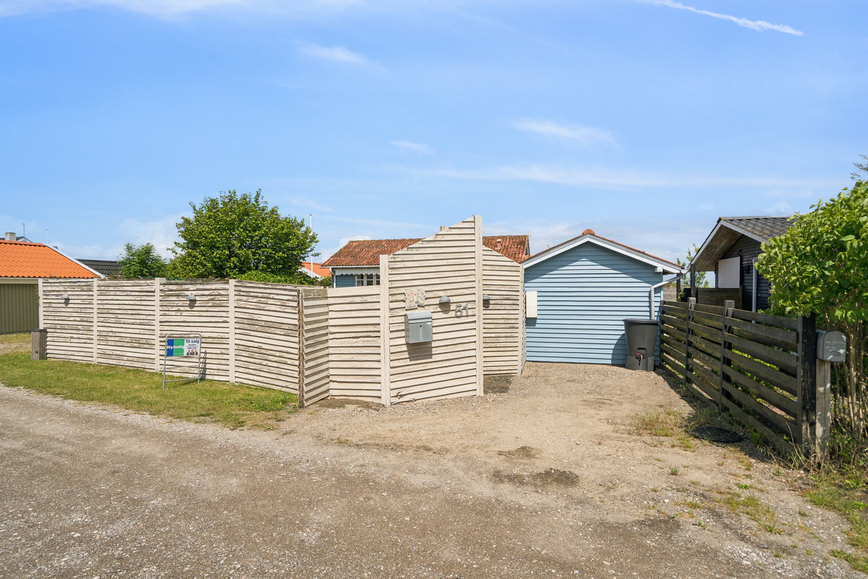 Fremhævet set fra vejen billede i fuldskærmstilstand. Billede af Platanvej 51, Tørresø Strand, 5450 Otterup