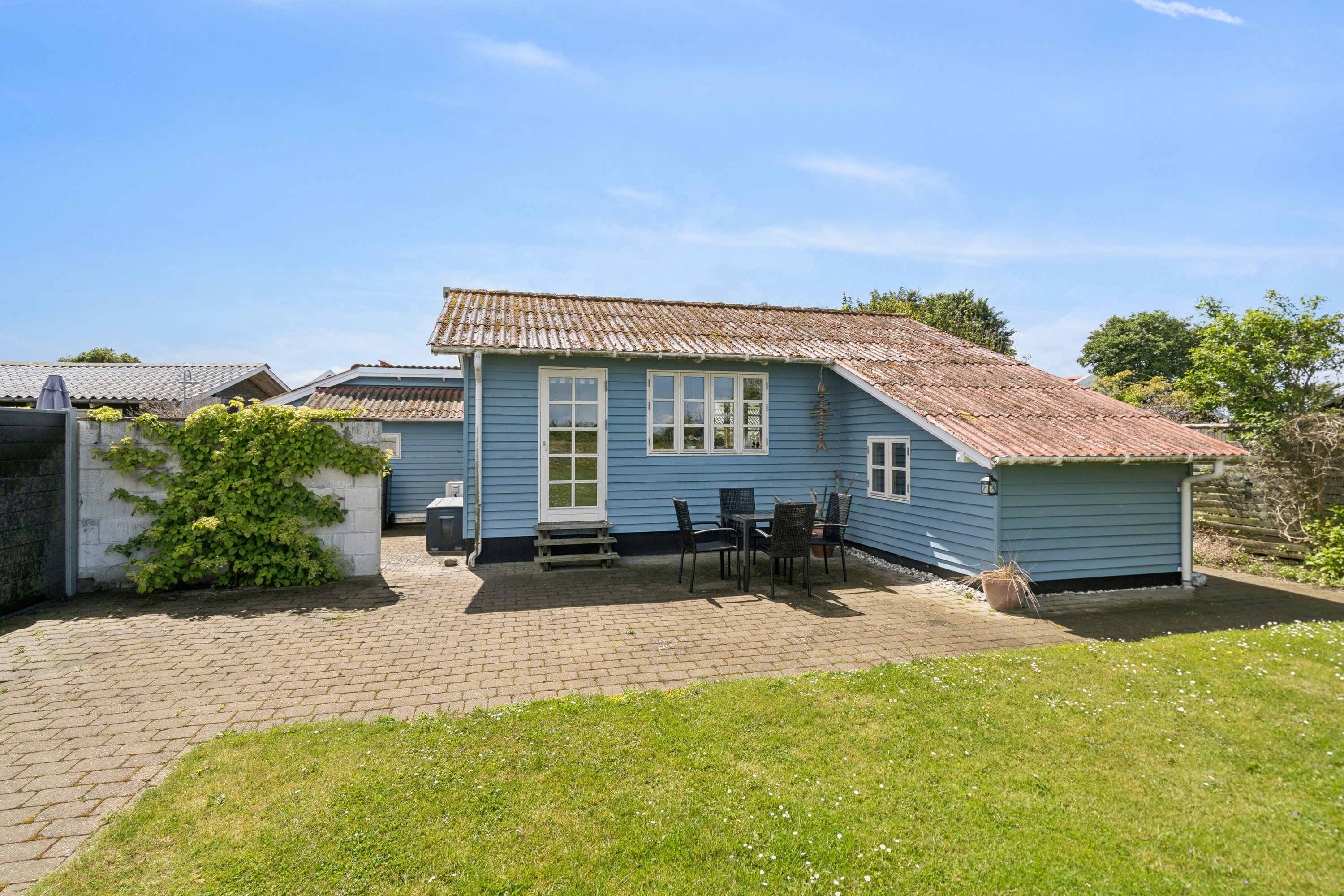 Fremhævet set fra haven billede i fuldskærmstilstand. Billede af Platanvej 51, Tørresø Strand, 5450 Otterup