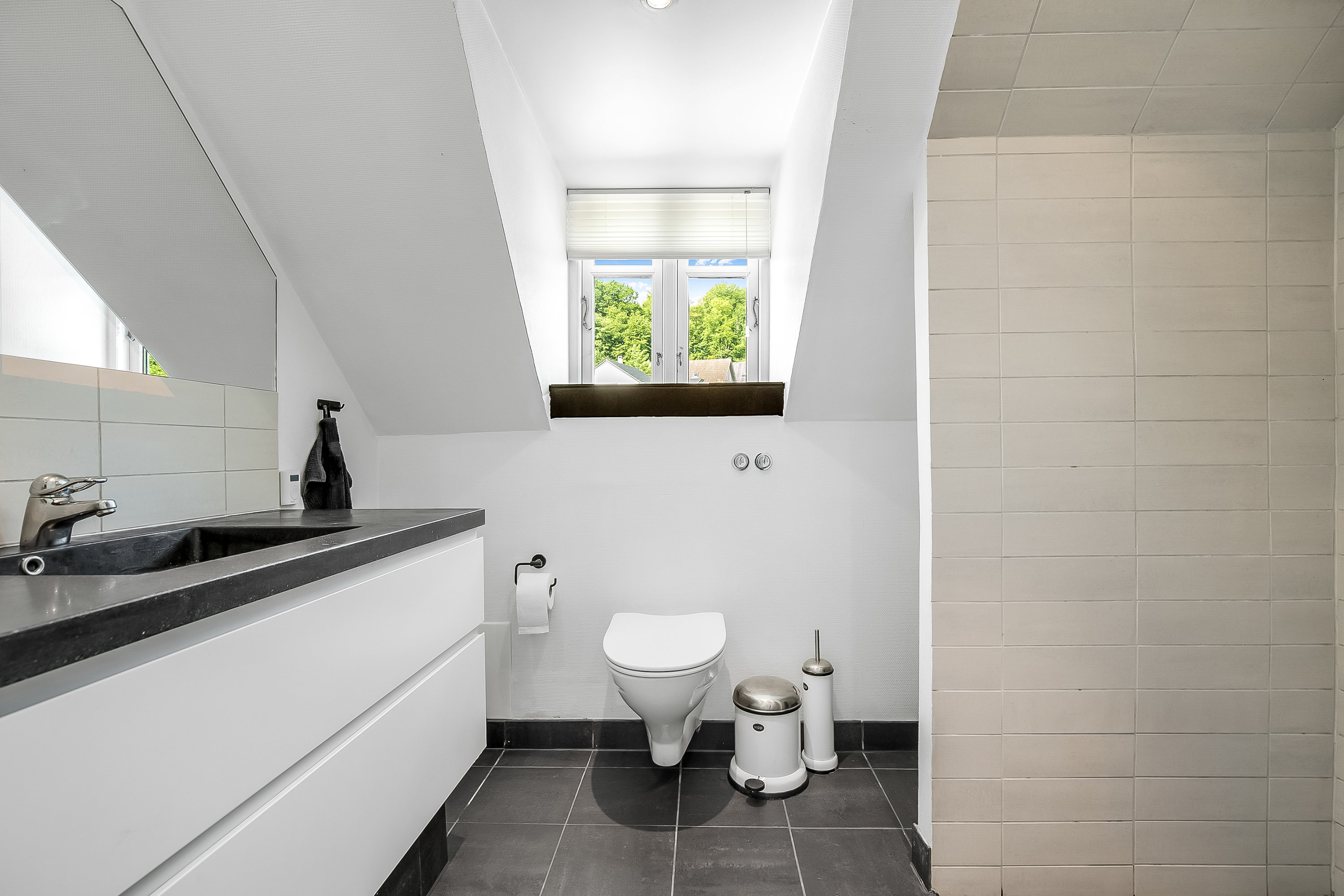 Fremhævet badeværelse billede i fuldskærmstilstand. Billede af Grejsdalsvej 237, Grejsdalen, 7100 Vejle