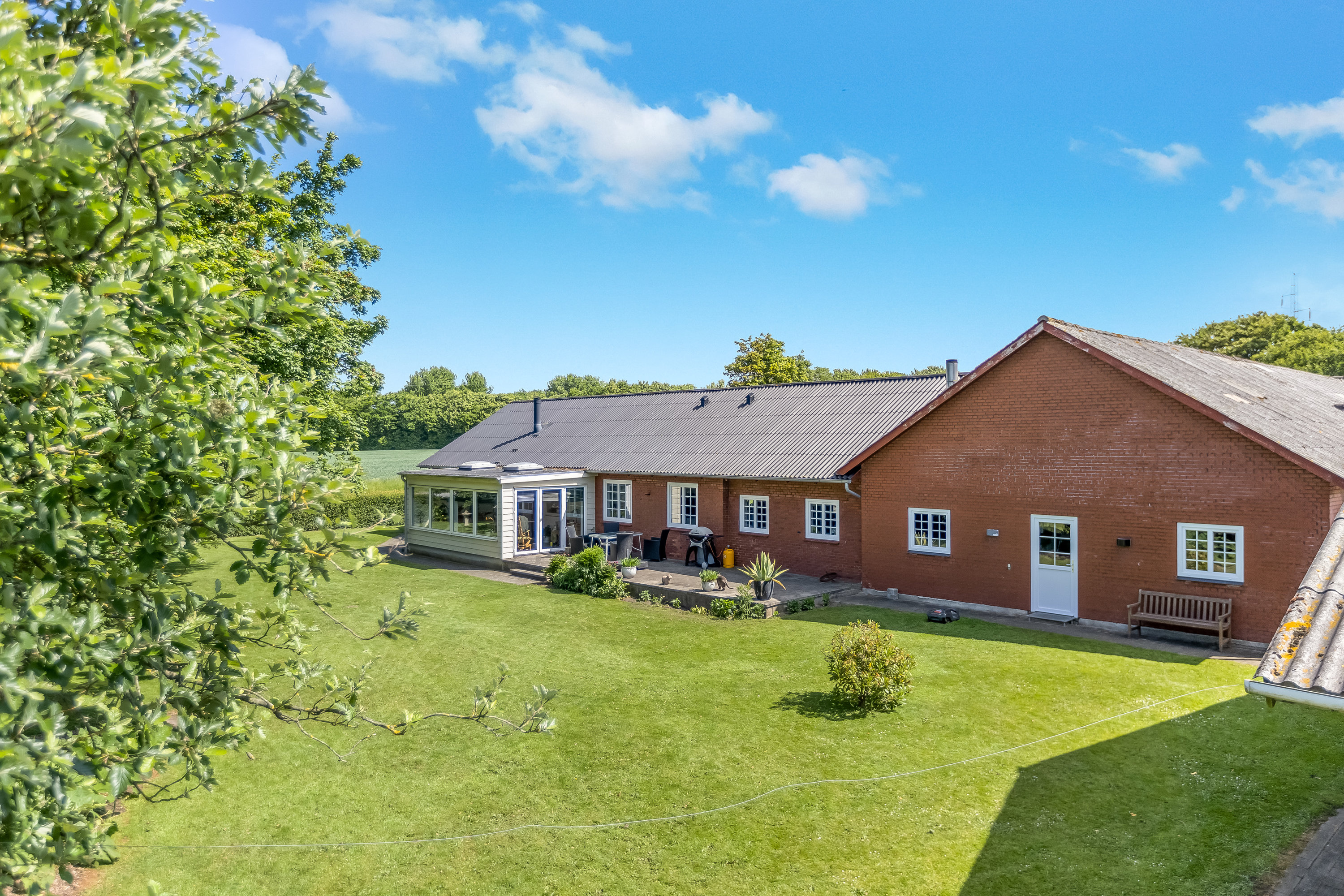 Fremhævet facade billede i fuldskærmstilstand. Billede af Kannikhusvej 2, Bønderby, 6270 Tønder