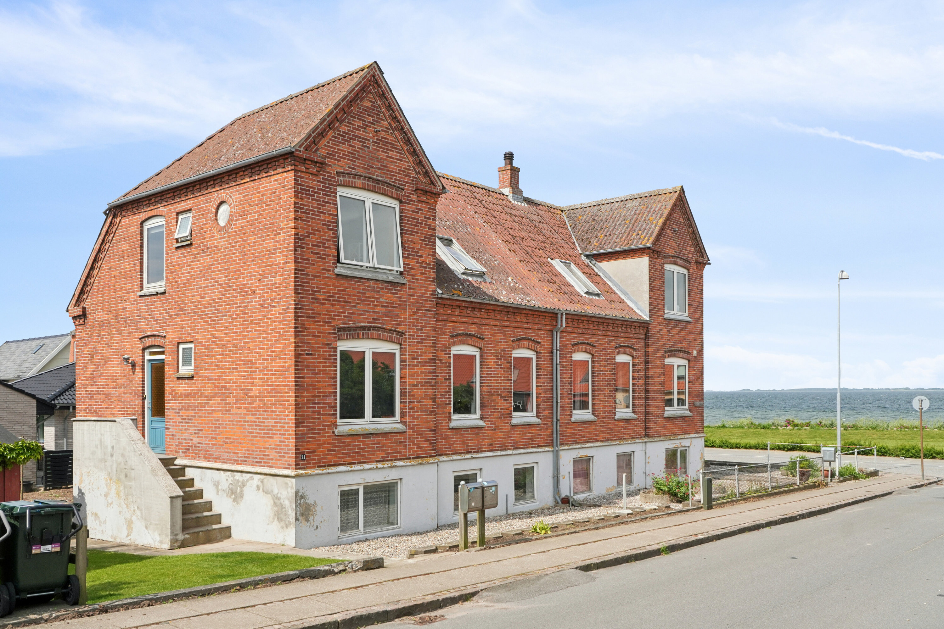 Miniaturebillede 1: set fra vejen. Billede af Teglbakken 21, 5900 Rudkøbing