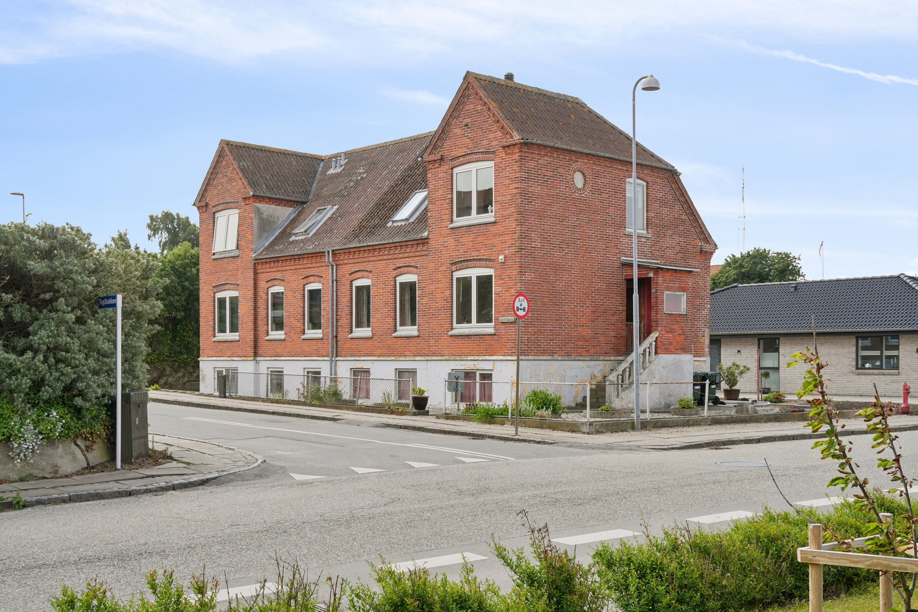 Fremhævet set fra vejen billede i fuldskærmstilstand. Billede af Teglbakken 21, 5900 Rudkøbing