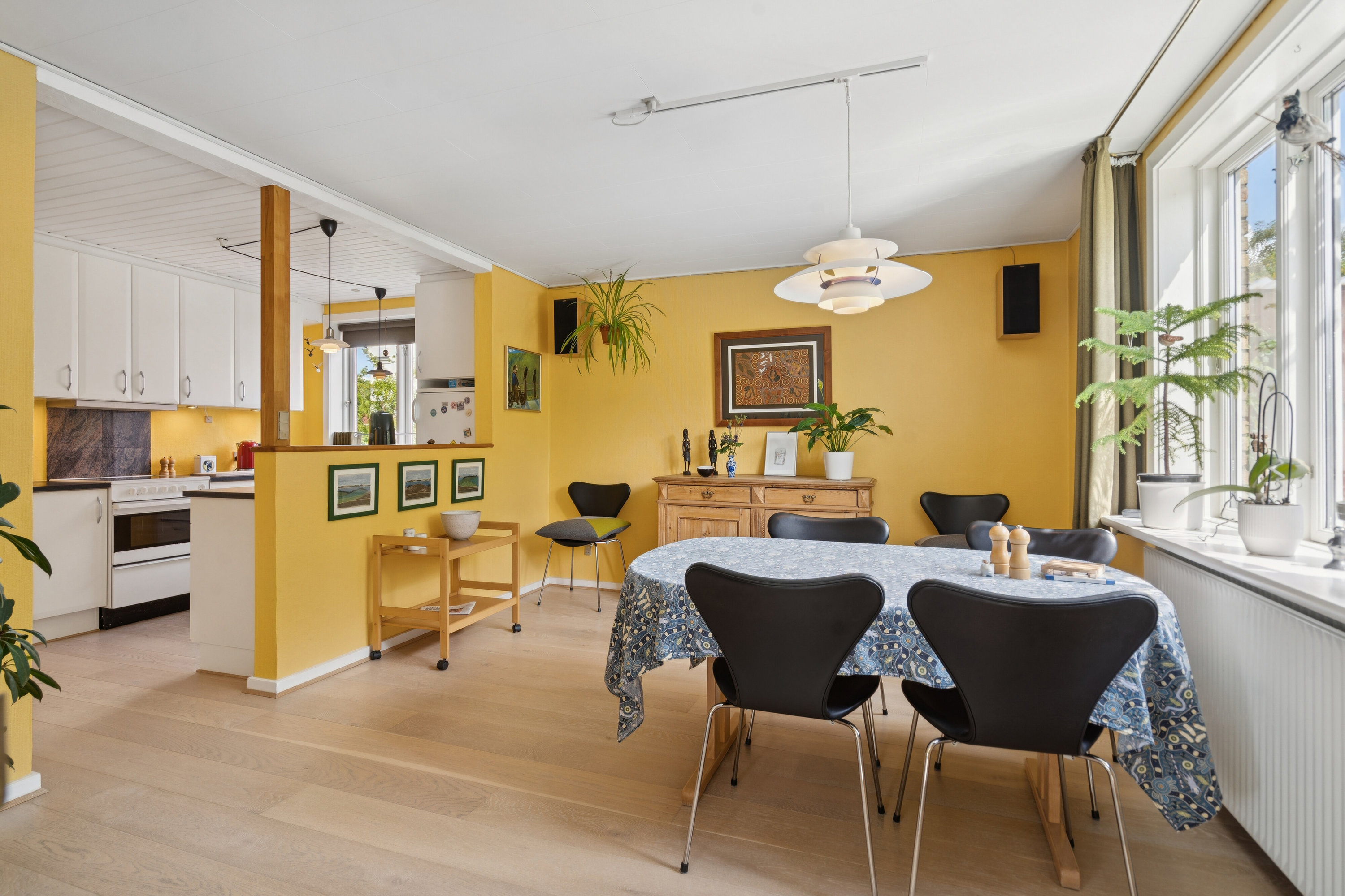 Fremhævet spisestue billede i fuldskærmstilstand. Billede af Gyldenstenvej 33, 5230 Odense M