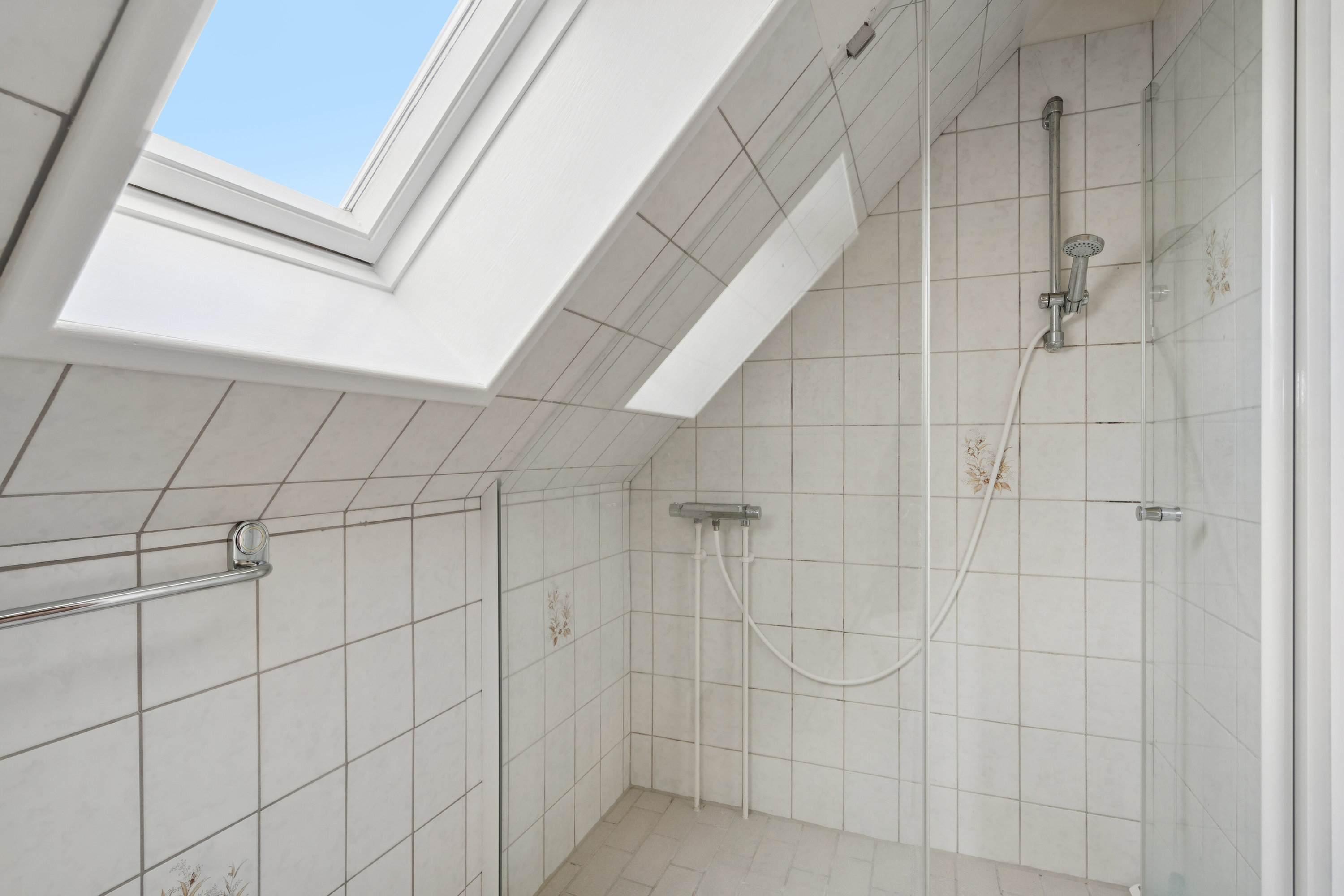 Fremhævet badeværelse billede i fuldskærmstilstand. Billede af Gyldenstenvej 33, 5230 Odense M