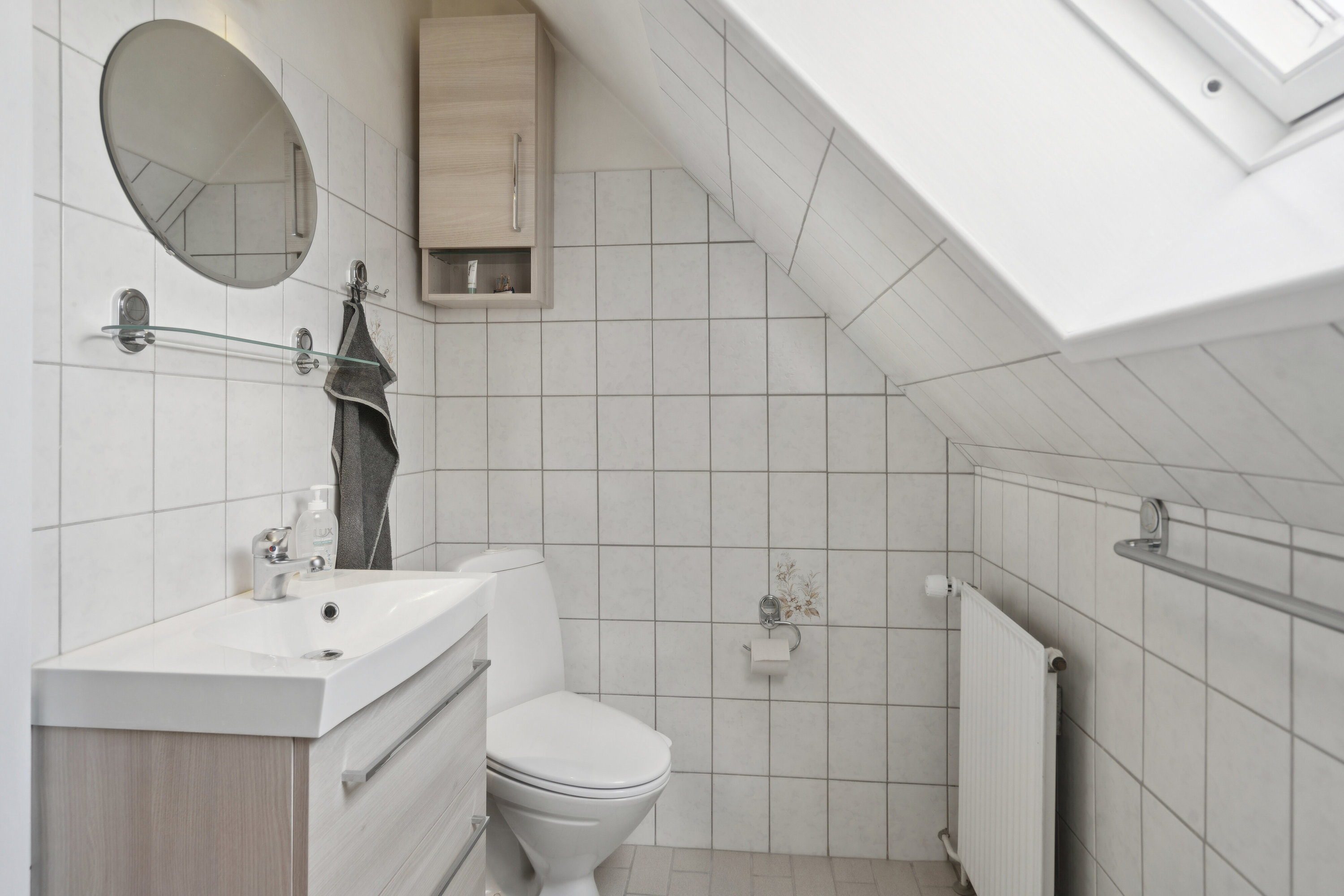 Fremhævet badeværelse billede i fuldskærmstilstand. Billede af Gyldenstenvej 33, 5230 Odense M