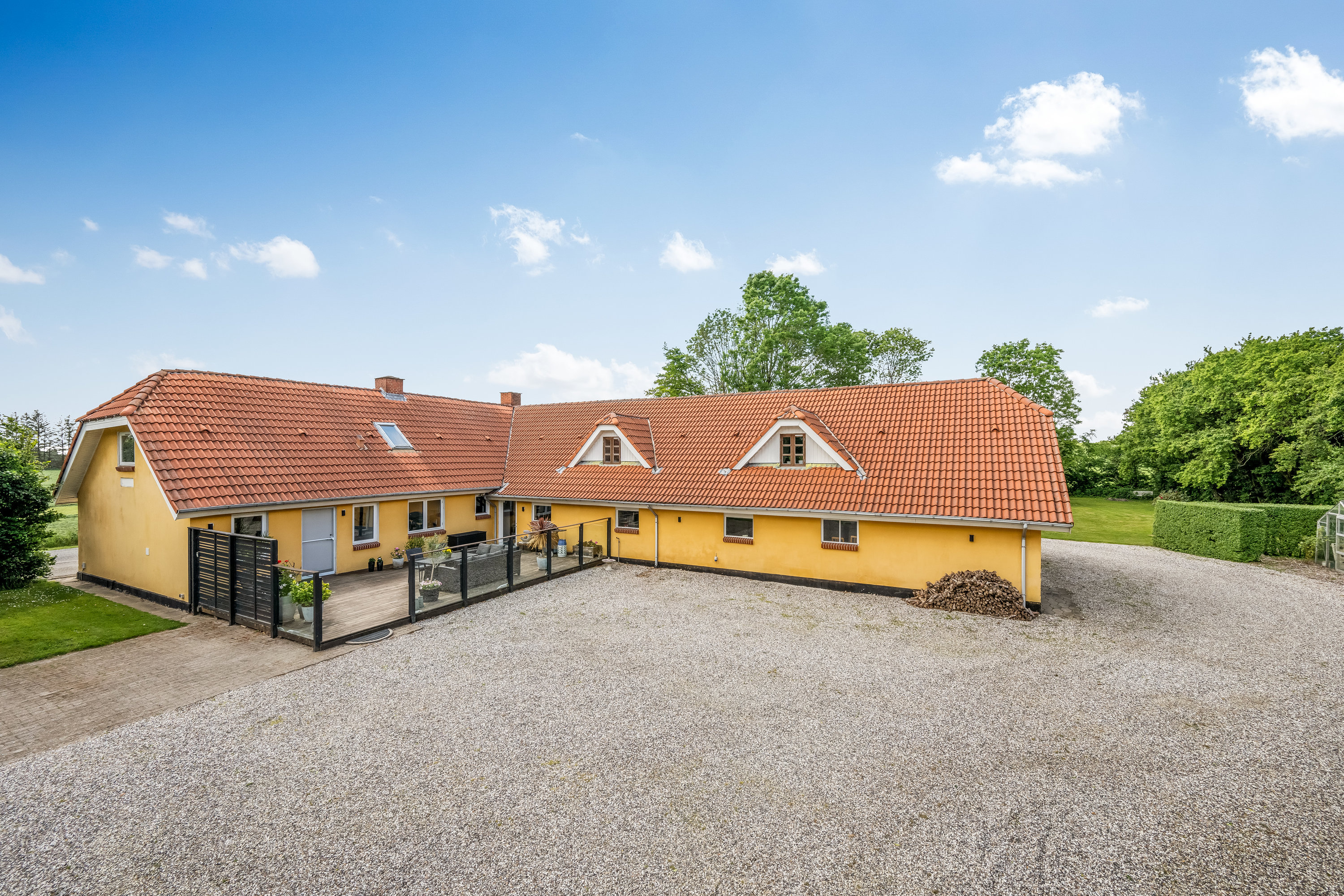 Fremhævet facade billede i fuldskærmstilstand. Billede af Skærbækvej 15, Vium Øst, 6920 Videbæk