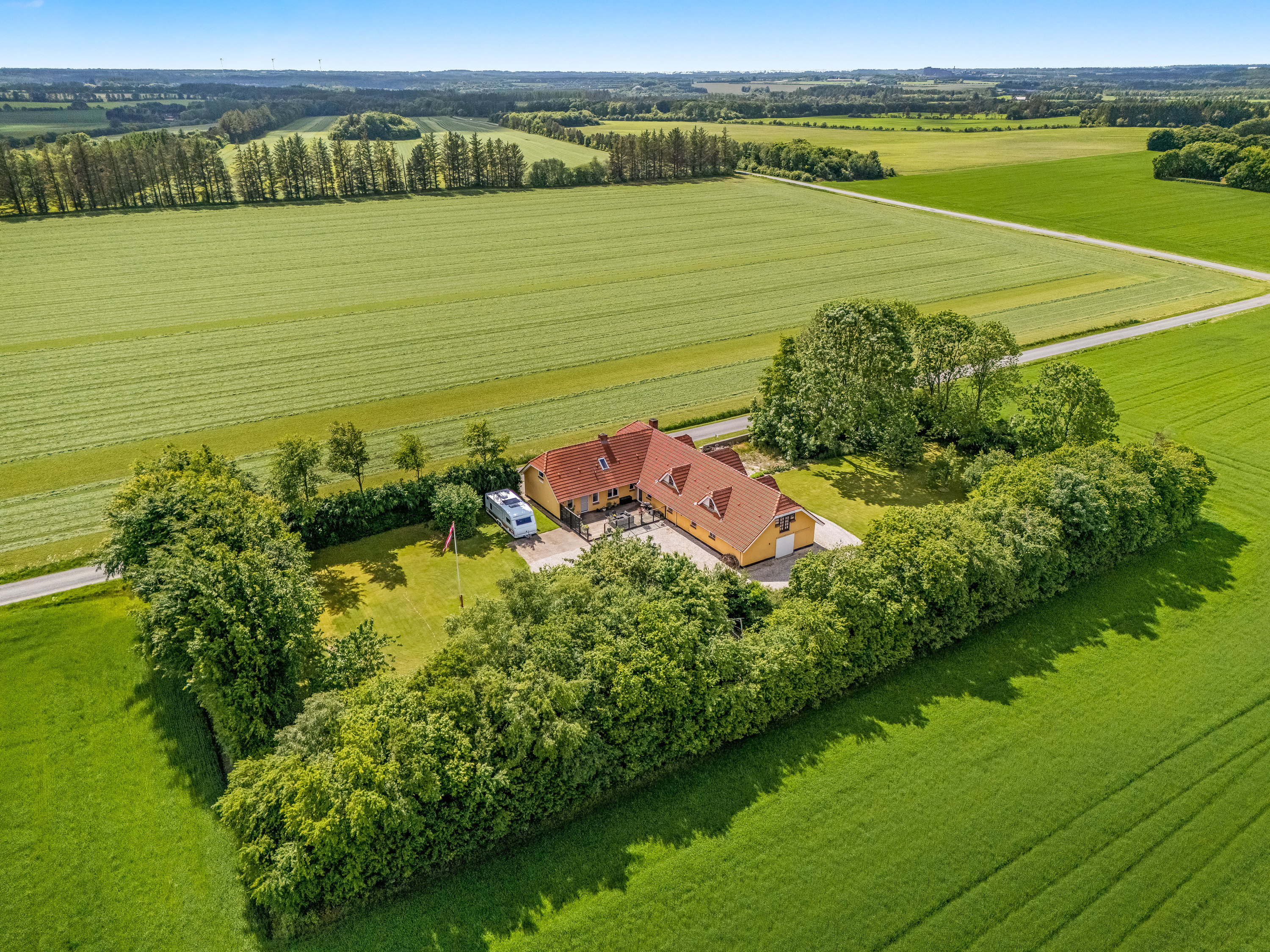 Miniaturebillede 1: luftfoto. Billede af Skærbækvej 15, Vium Øst, 6920 Videbæk