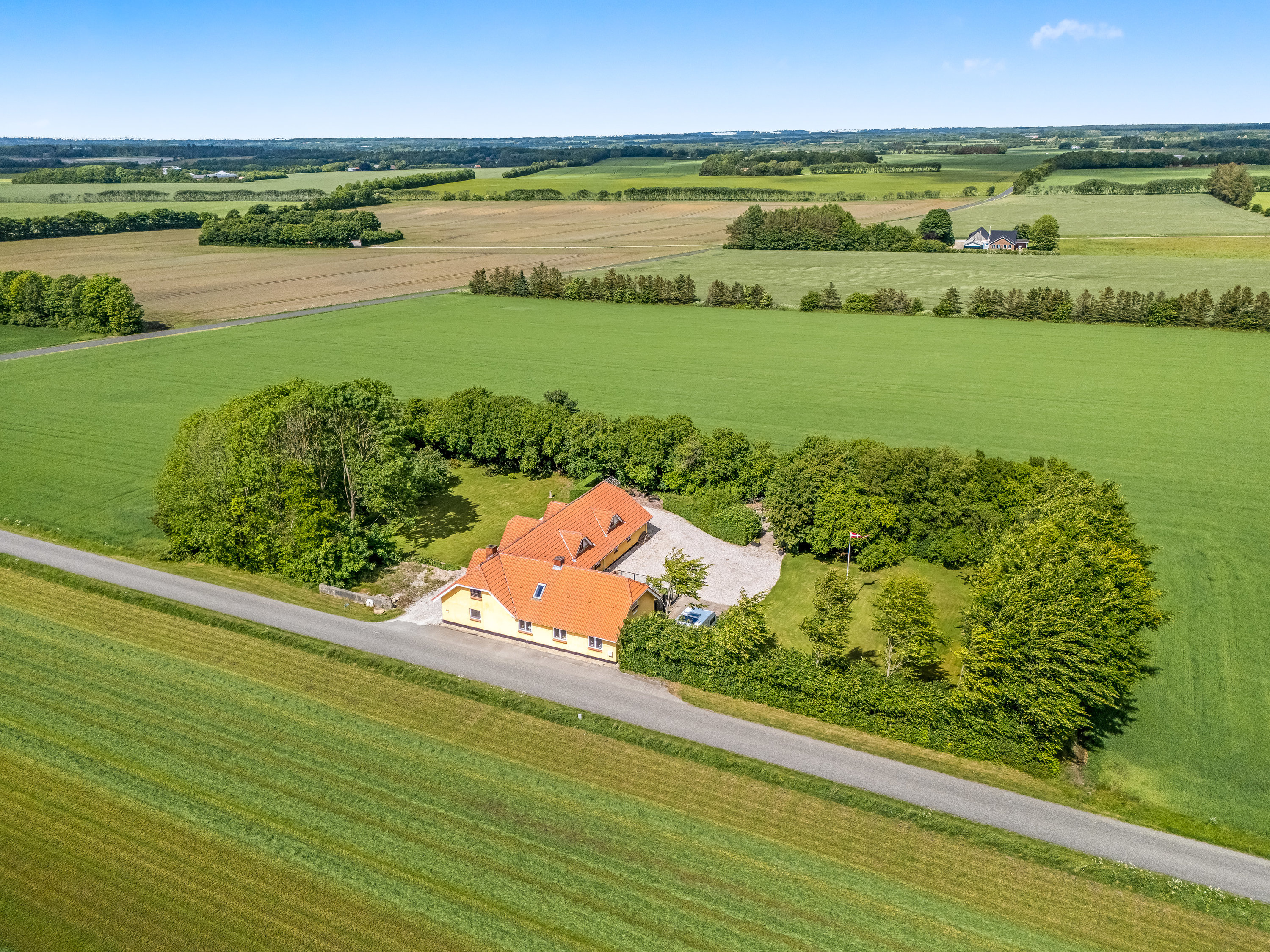 Fremhævet luftfoto billede i fuldskærmstilstand. Billede af Skærbækvej 15, Vium Øst, 6920 Videbæk