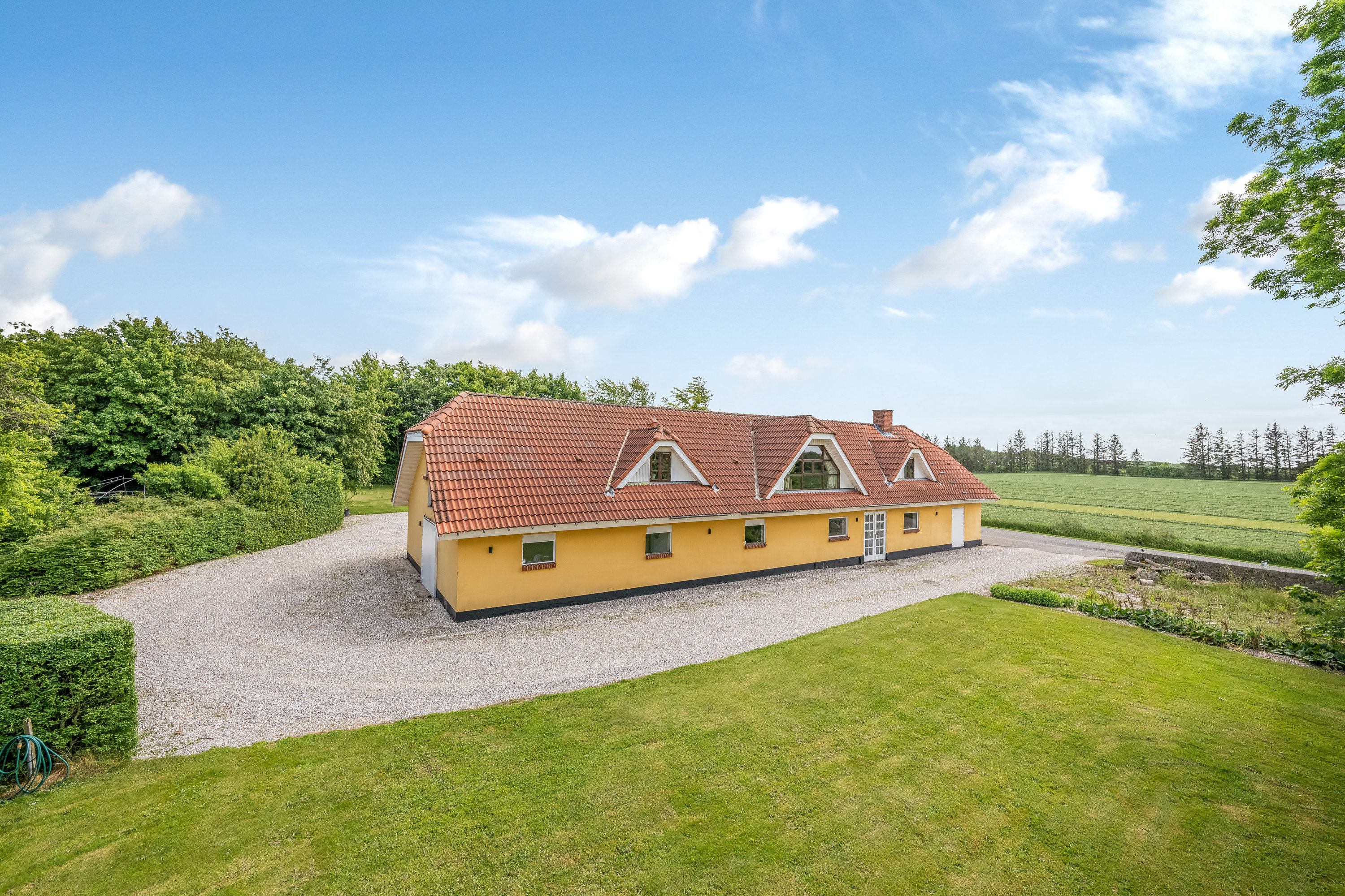 Fremhævet facade billede i fuldskærmstilstand. Billede af Skærbækvej 15, Vium Øst, 6920 Videbæk