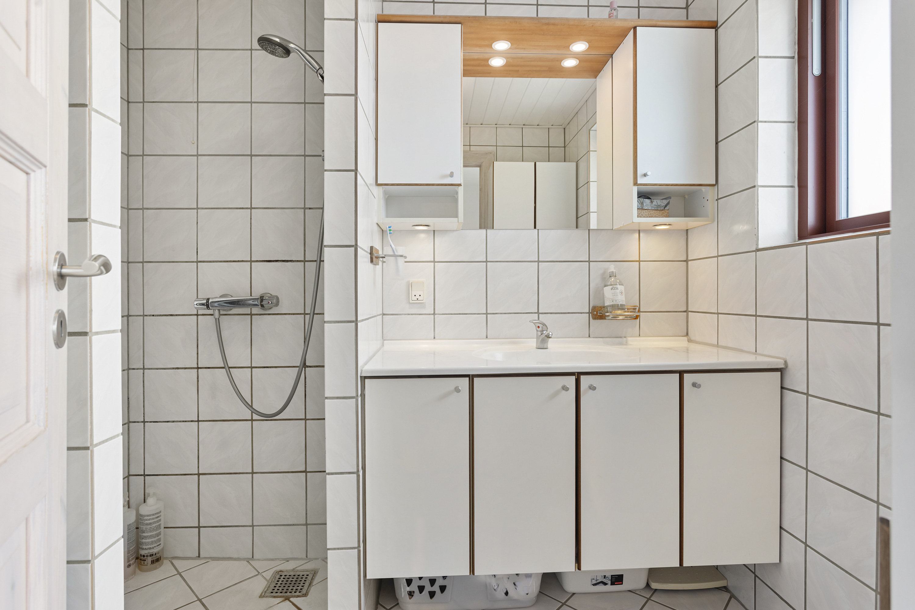 Fremhævet badeværelse billede i fuldskærmstilstand. Billede af Tommelisevej 4, 9700 Brønderslev