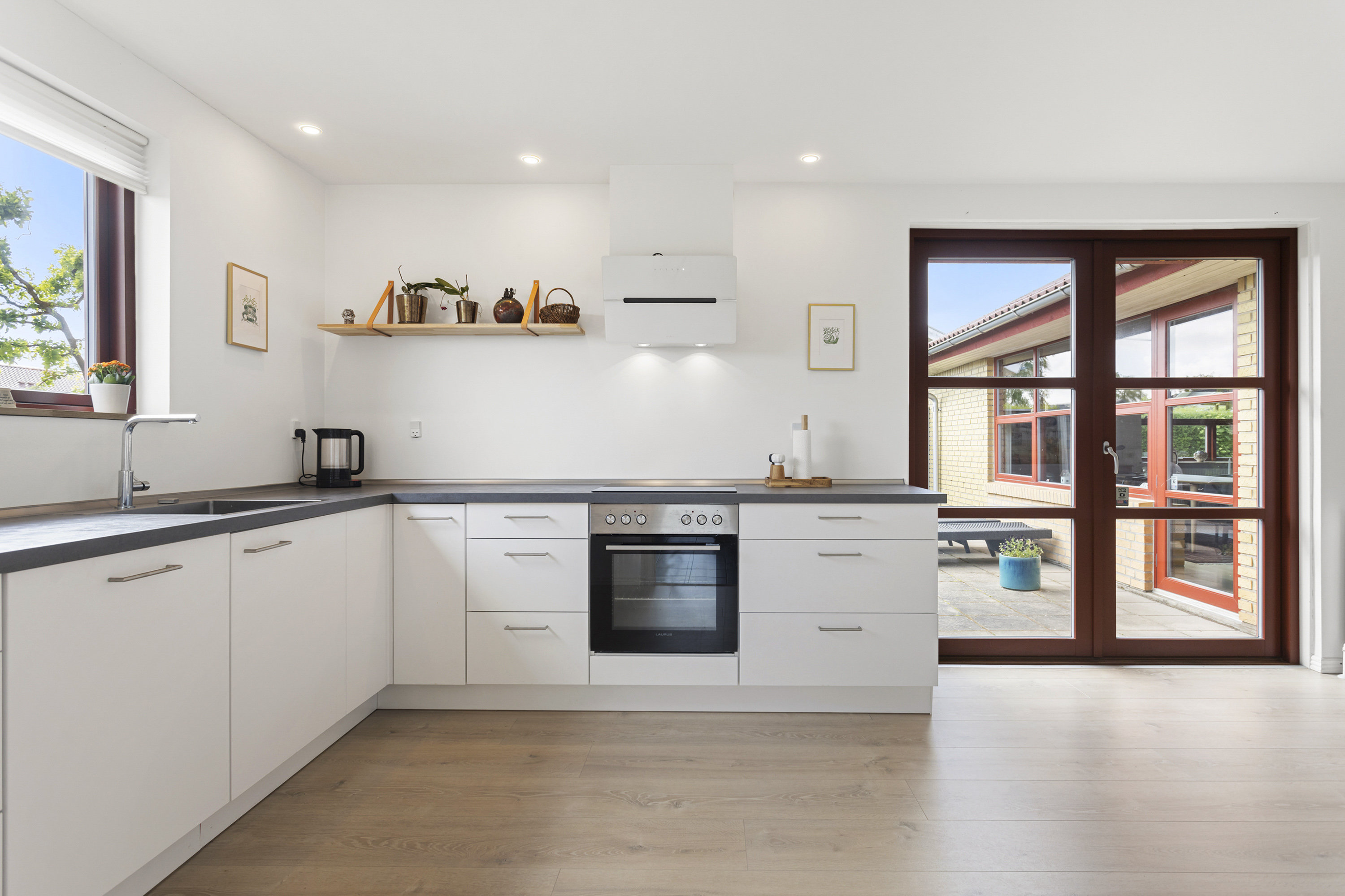 Fremhævet køkken billede i fuldskærmstilstand. Billede af Tommelisevej 4, 9700 Brønderslev