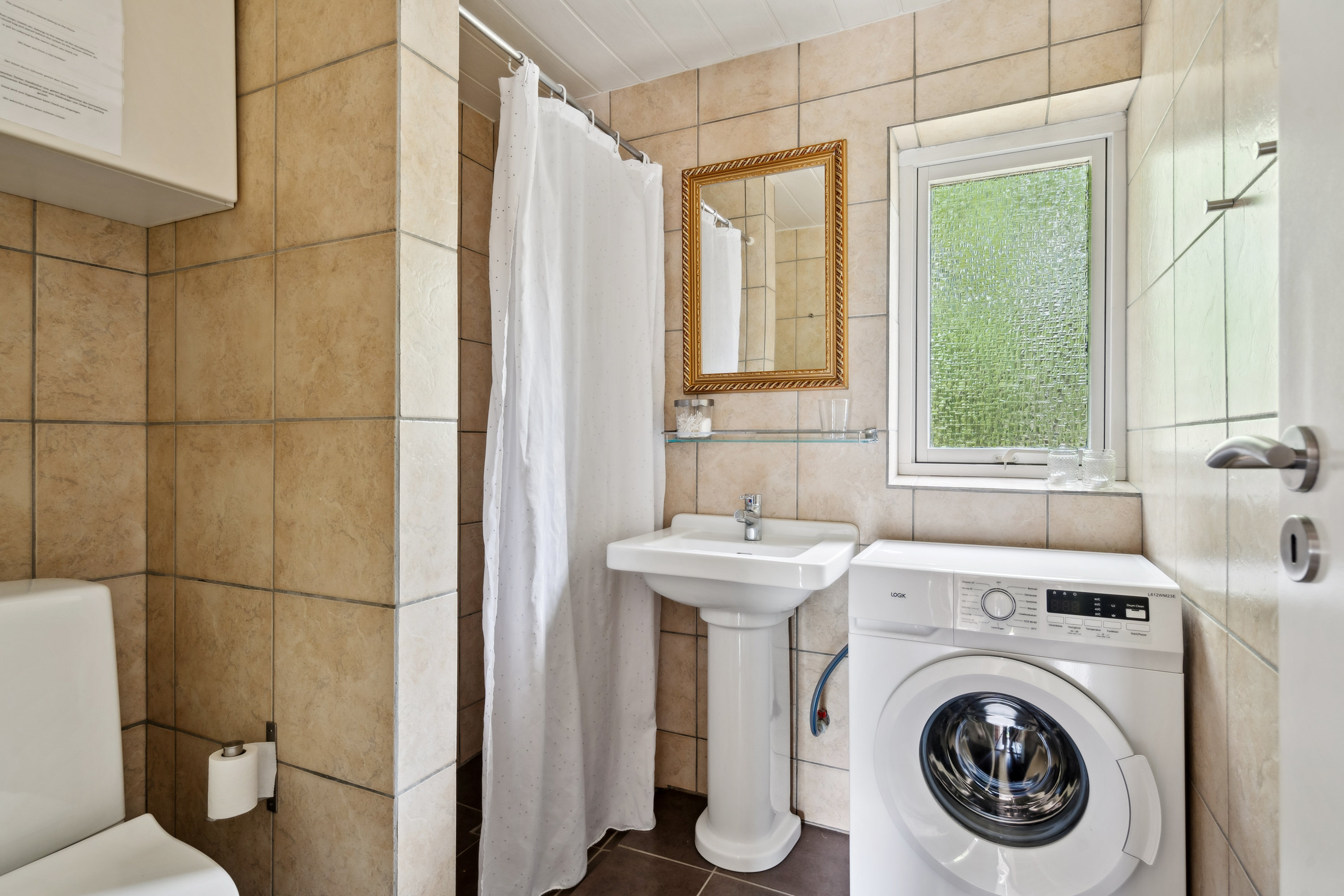 Fremhævet bad billede i fuldskærmstilstand. Billede af Apollonvej 2, Skiveren, 9982 Ålbæk