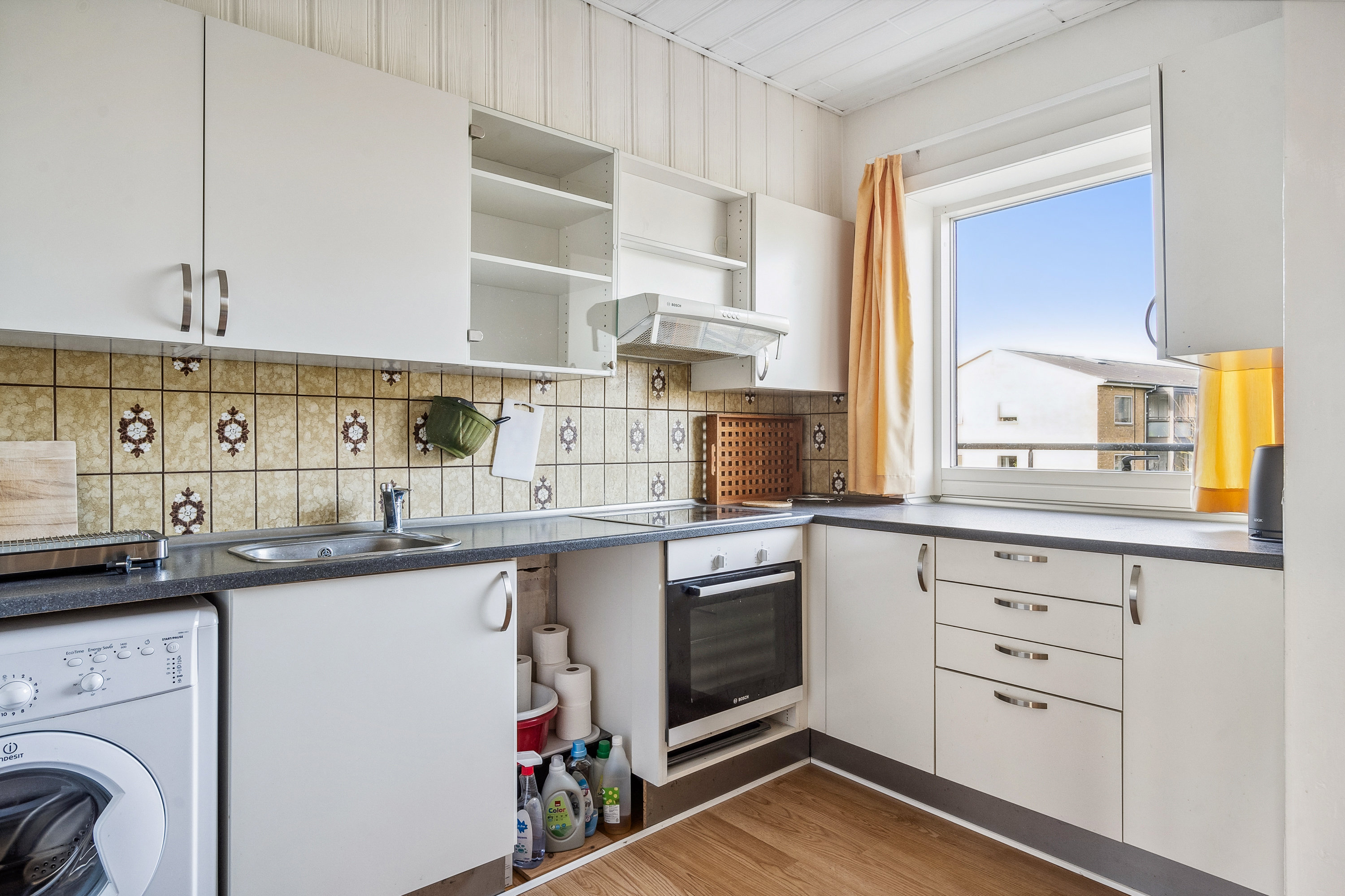 Fremhævet køkken billede i fuldskærmstilstand. Billede af Roald Amundsens Vej 27, 1., 9210 Aalborg SØ