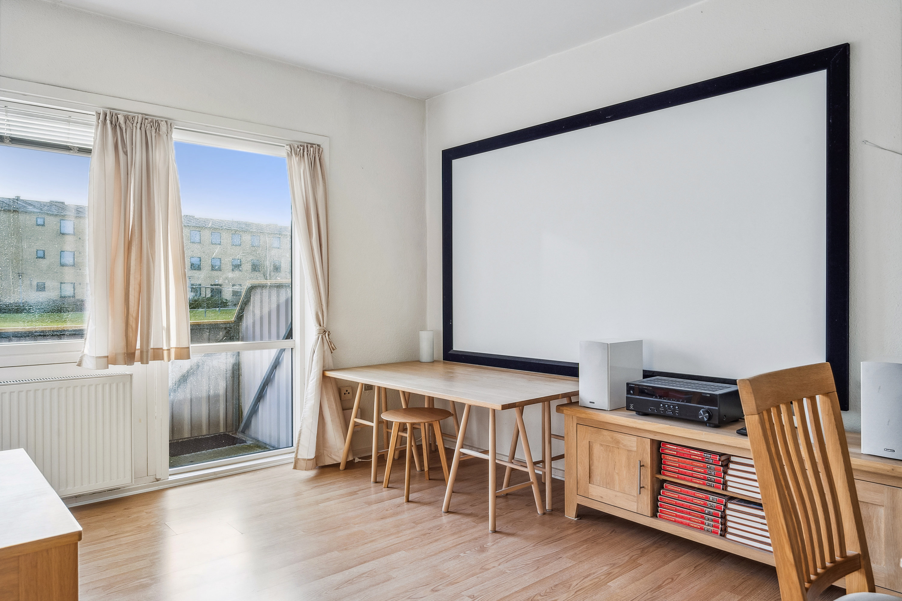 Fremhævet stue billede i fuldskærmstilstand. Billede af Roald Amundsens Vej 27, 1., 9210 Aalborg SØ