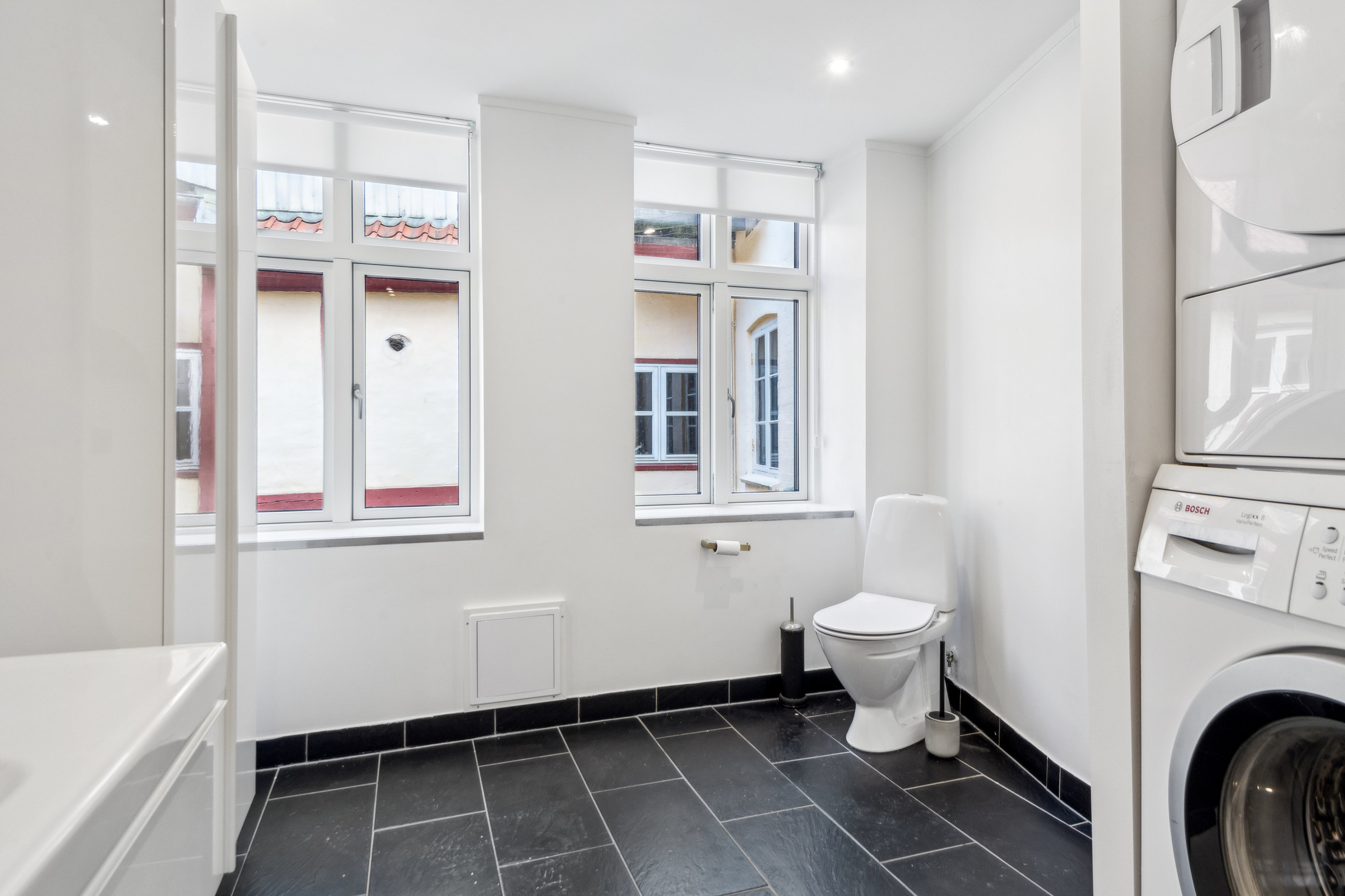 Fremhævet badeværelse billede i fuldskærmstilstand. Billede af Vesterå 7, 1. tv., 9000 Aalborg