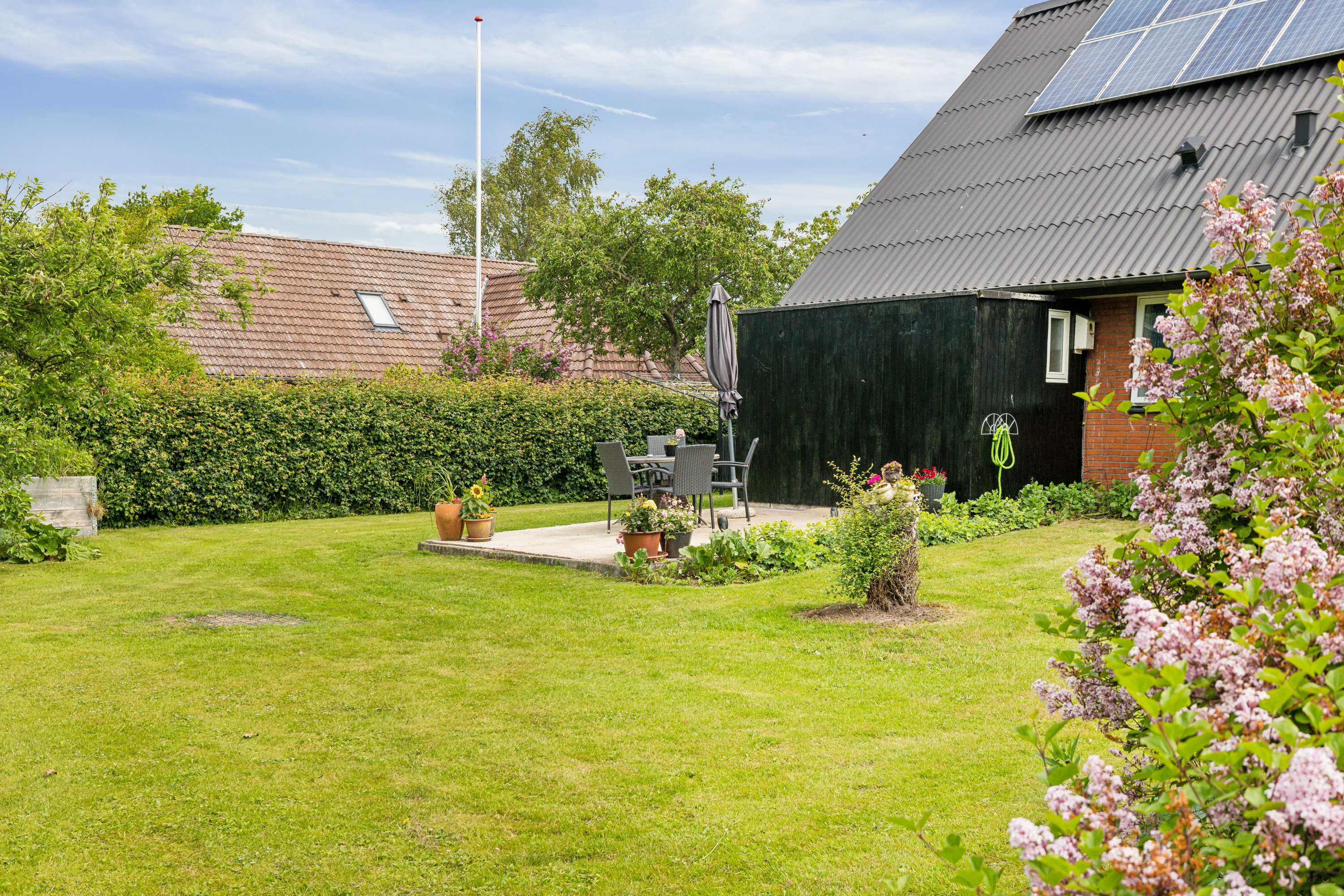 Fremhævet have billede i fuldskærmstilstand. Billede af Solvænget 17, Roager, 6760 Ribe