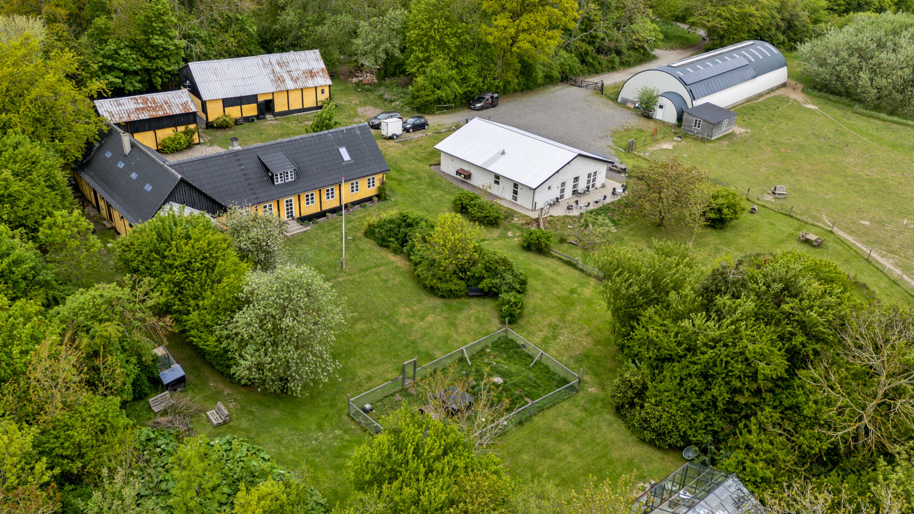 Fremhævet luftfoto billede i fuldskærmstilstand. Billede af Krækketsvej 3, Østerlars, 3760 Gudhjem