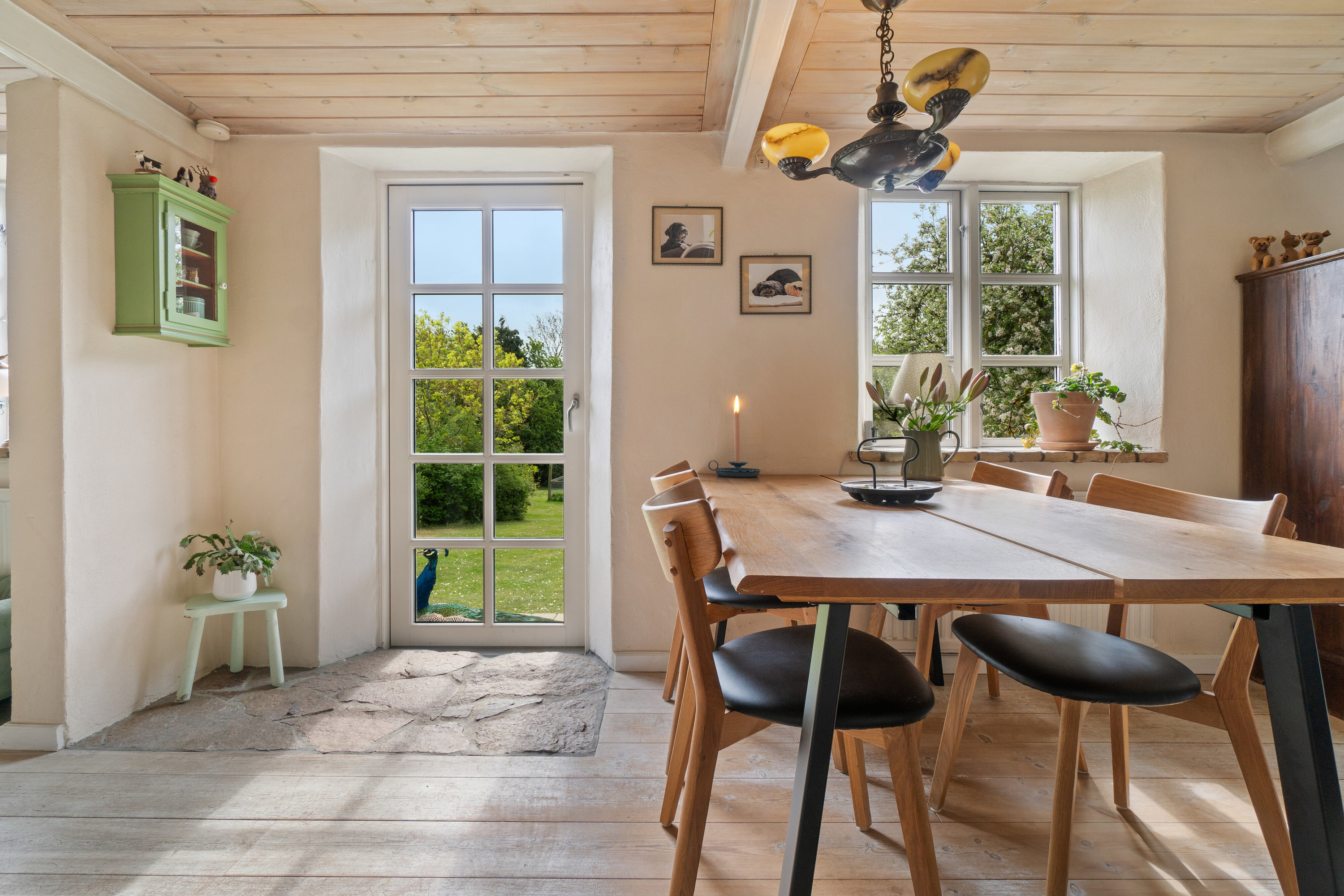 Fremhævet spisestue billede i fuldskærmstilstand. Billede af Krækketsvej 3, Østerlars, 3760 Gudhjem