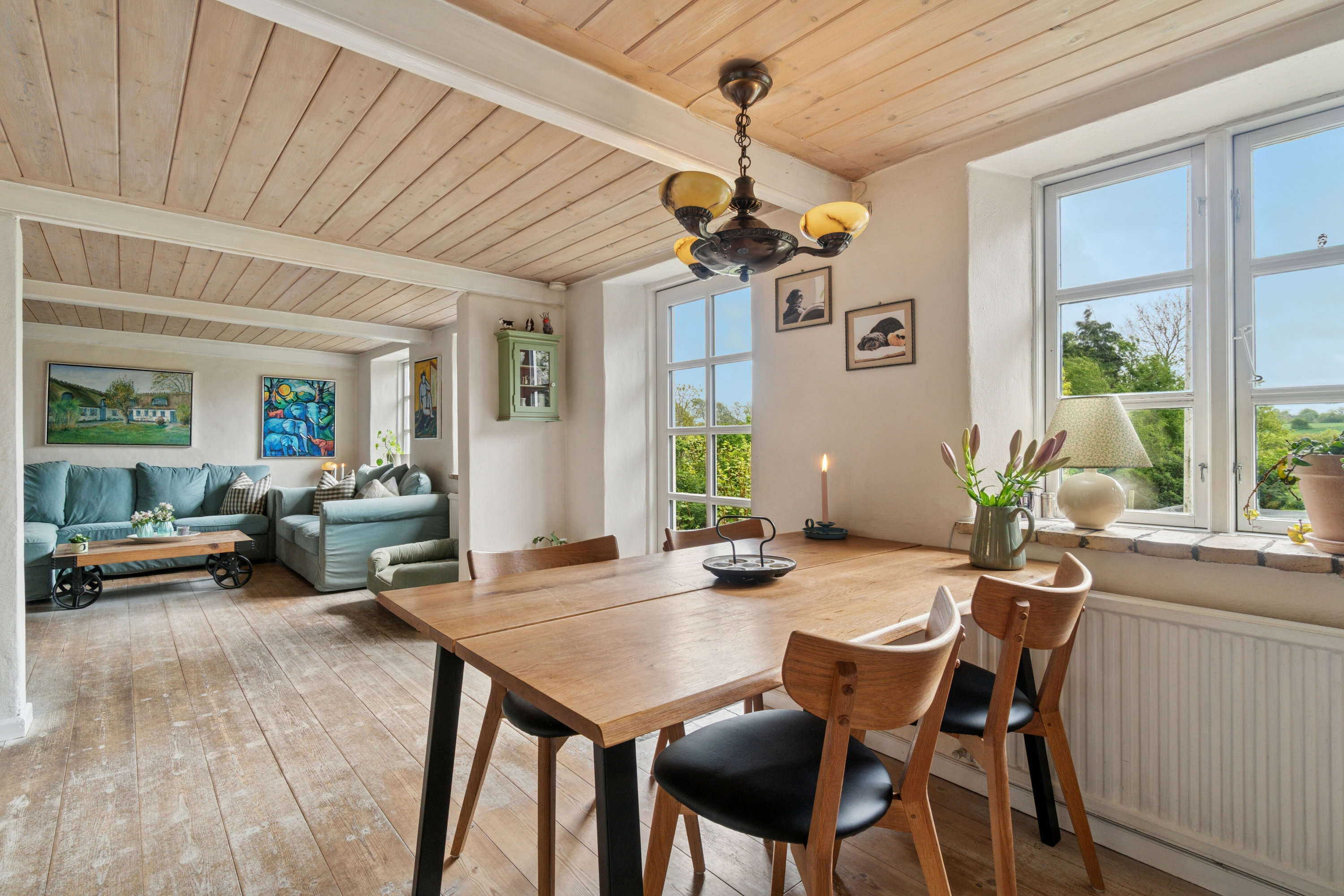 Fremhævet spisestue billede i fuldskærmstilstand. Billede af Krækketsvej 3, Østerlars, 3760 Gudhjem