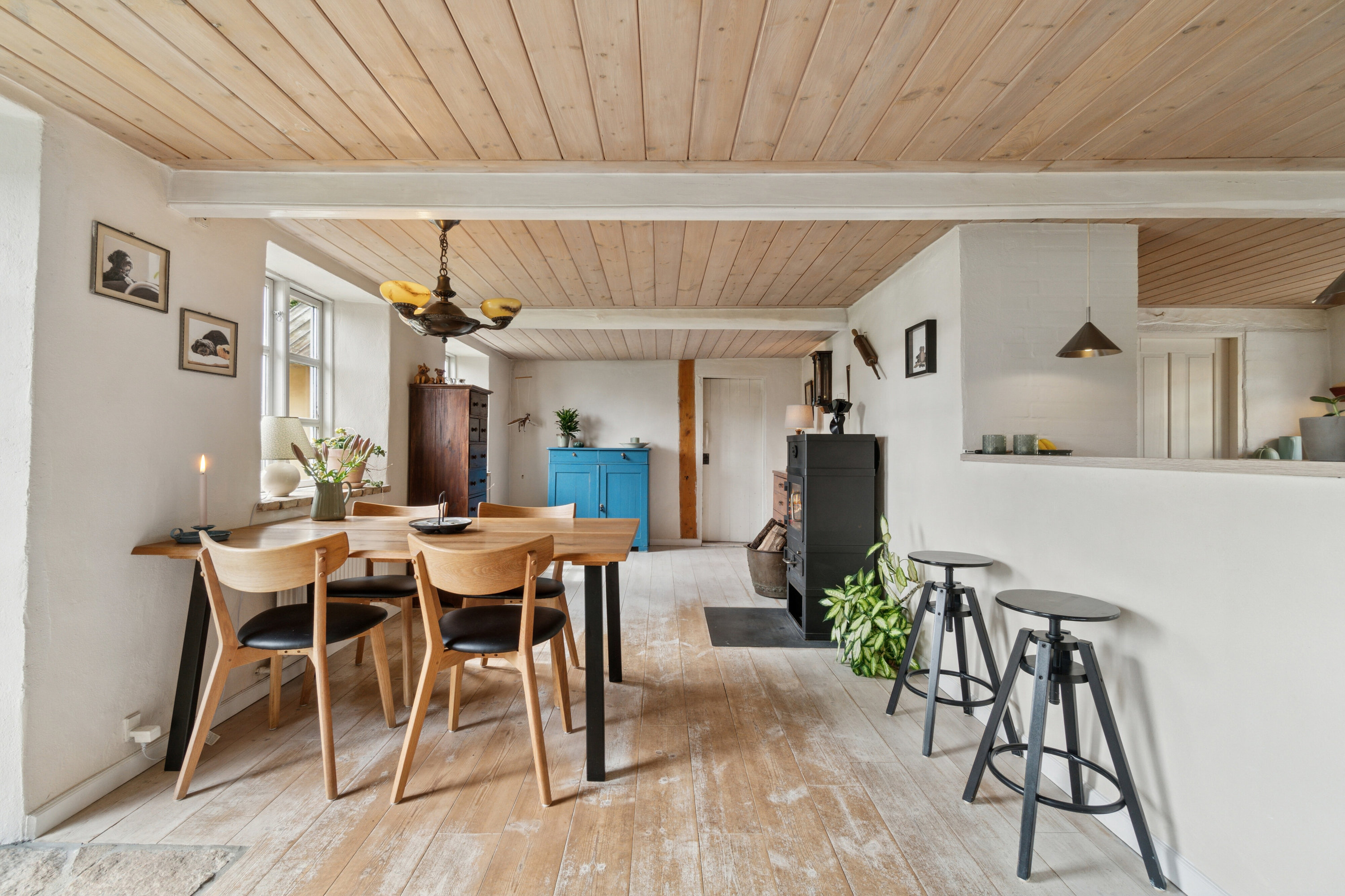 Fremhævet spisestue billede i fuldskærmstilstand. Billede af Krækketsvej 3, Østerlars, 3760 Gudhjem