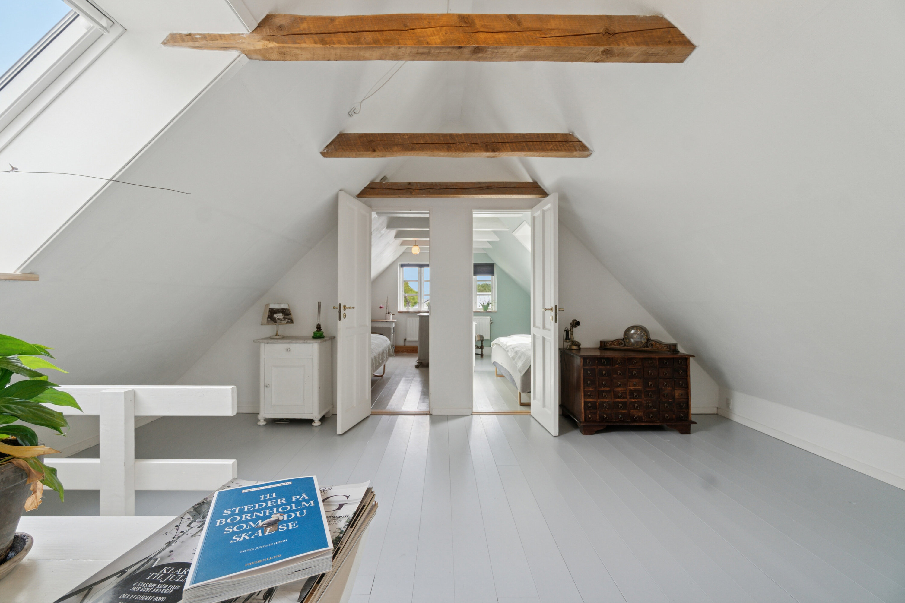 Fremhævet indendørs billede i fuldskærmstilstand. Billede af Krækketsvej 3, Østerlars, 3760 Gudhjem