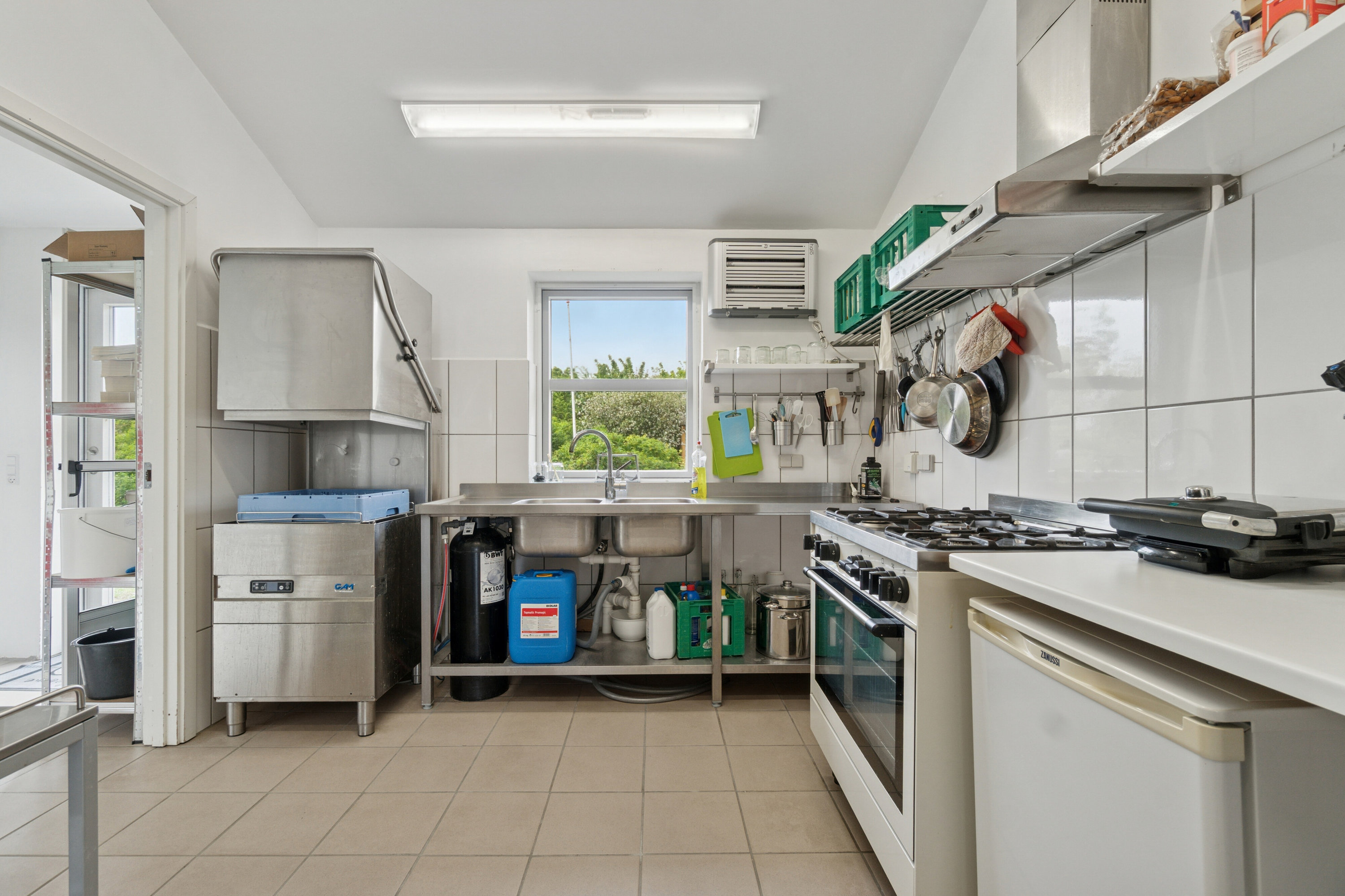 Fremhævet indendørs billede i fuldskærmstilstand. Billede af Krækketsvej 3, Østerlars, 3760 Gudhjem