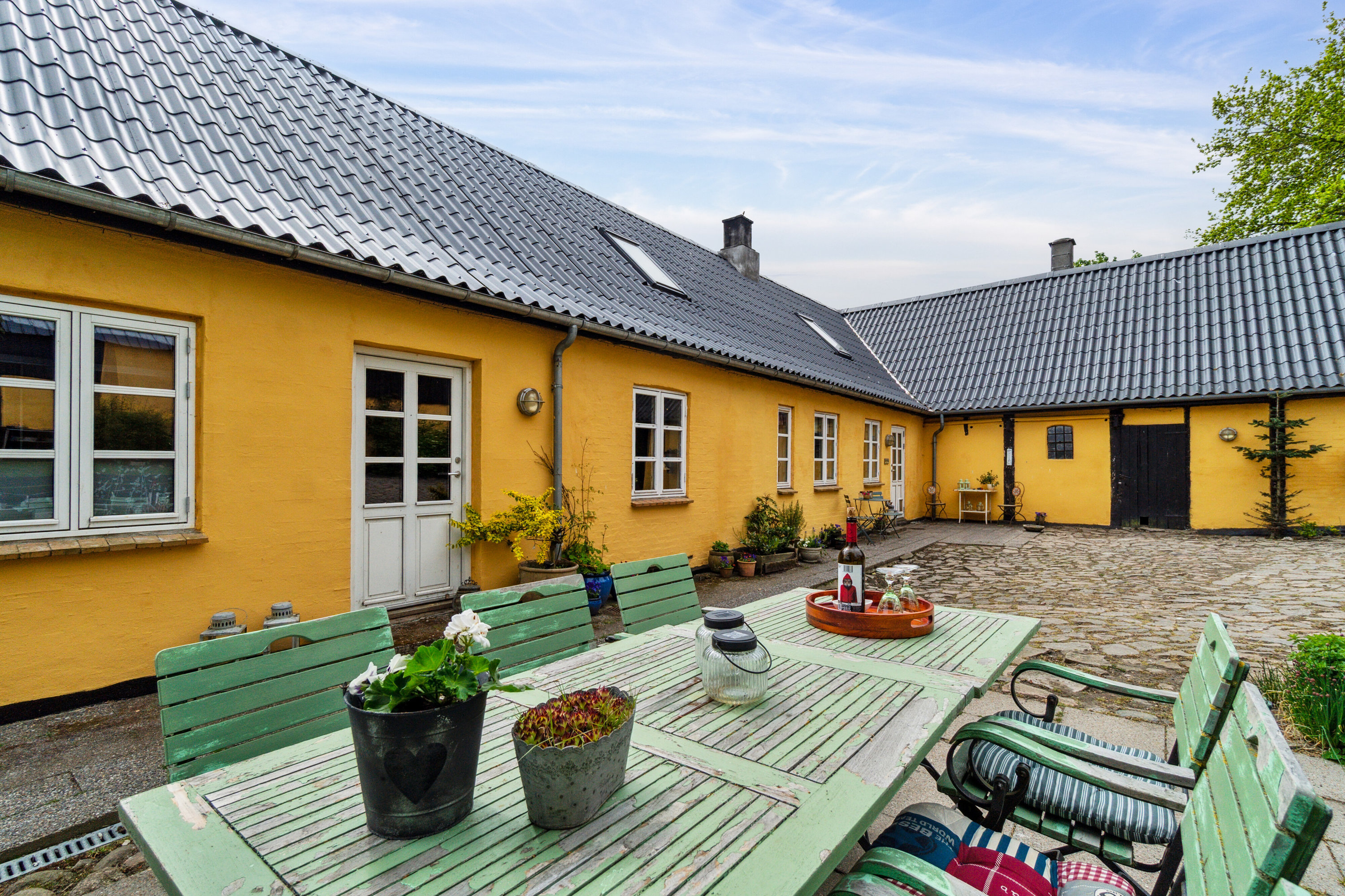 Fremhævet terrasse billede i fuldskærmstilstand. Billede af Krækketsvej 3, Østerlars, 3760 Gudhjem