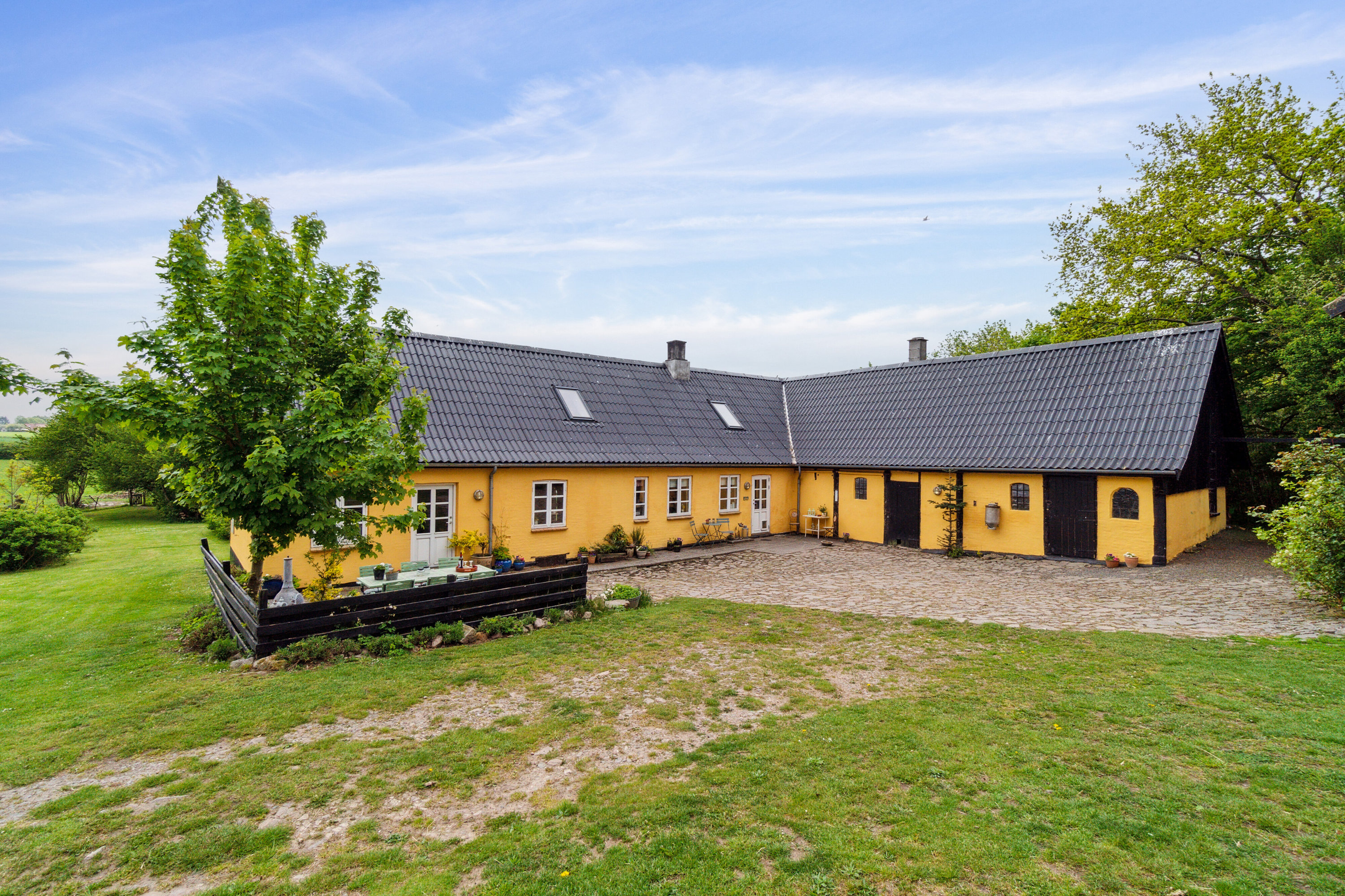 Fremhævet set fra vejen billede i fuldskærmstilstand. Billede af Krækketsvej 3, Østerlars, 3760 Gudhjem