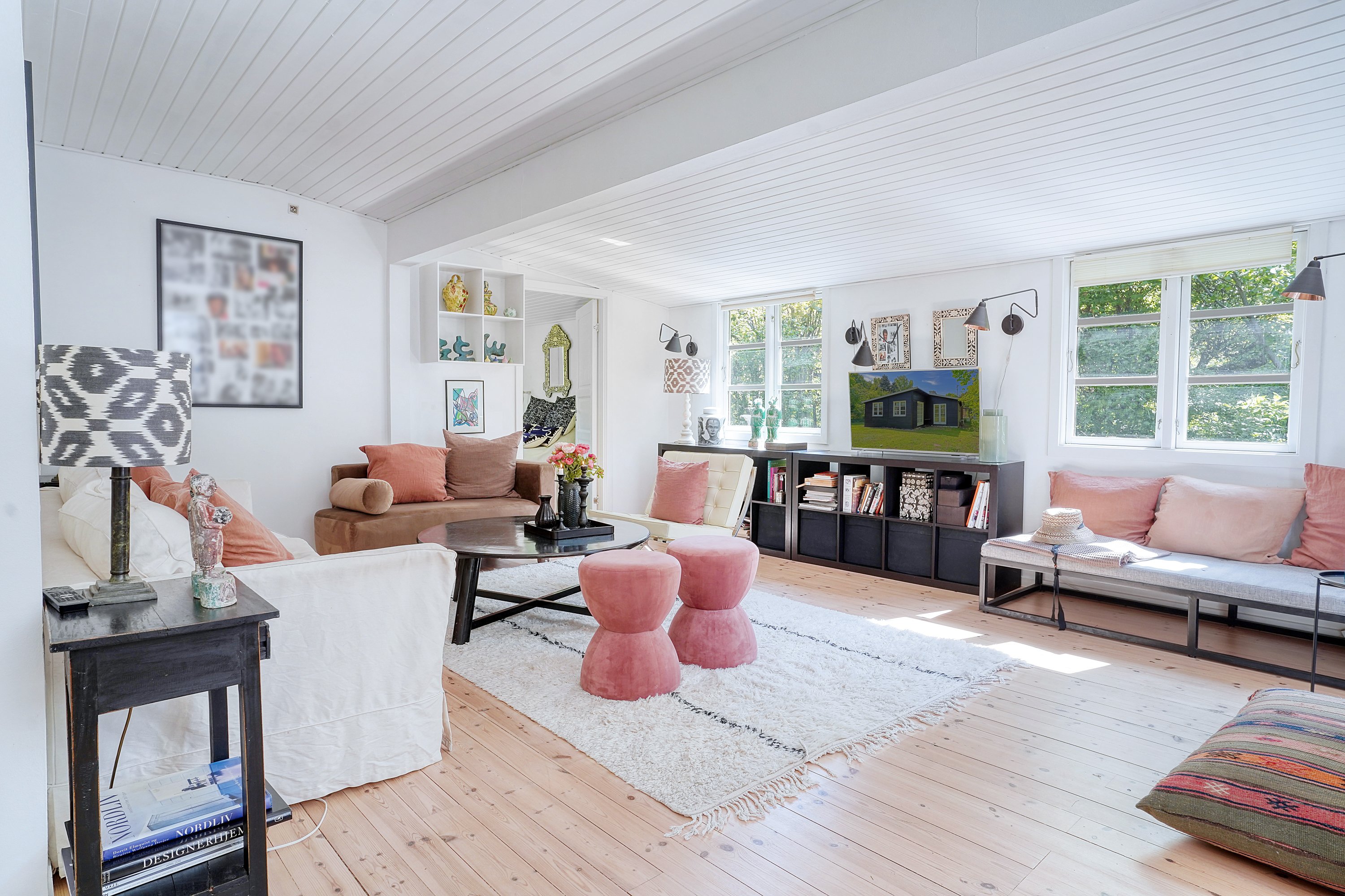 Fremhævet stue billede i fuldskærmstilstand. Billede af Solbakkevej 4, 3100 Hornbæk