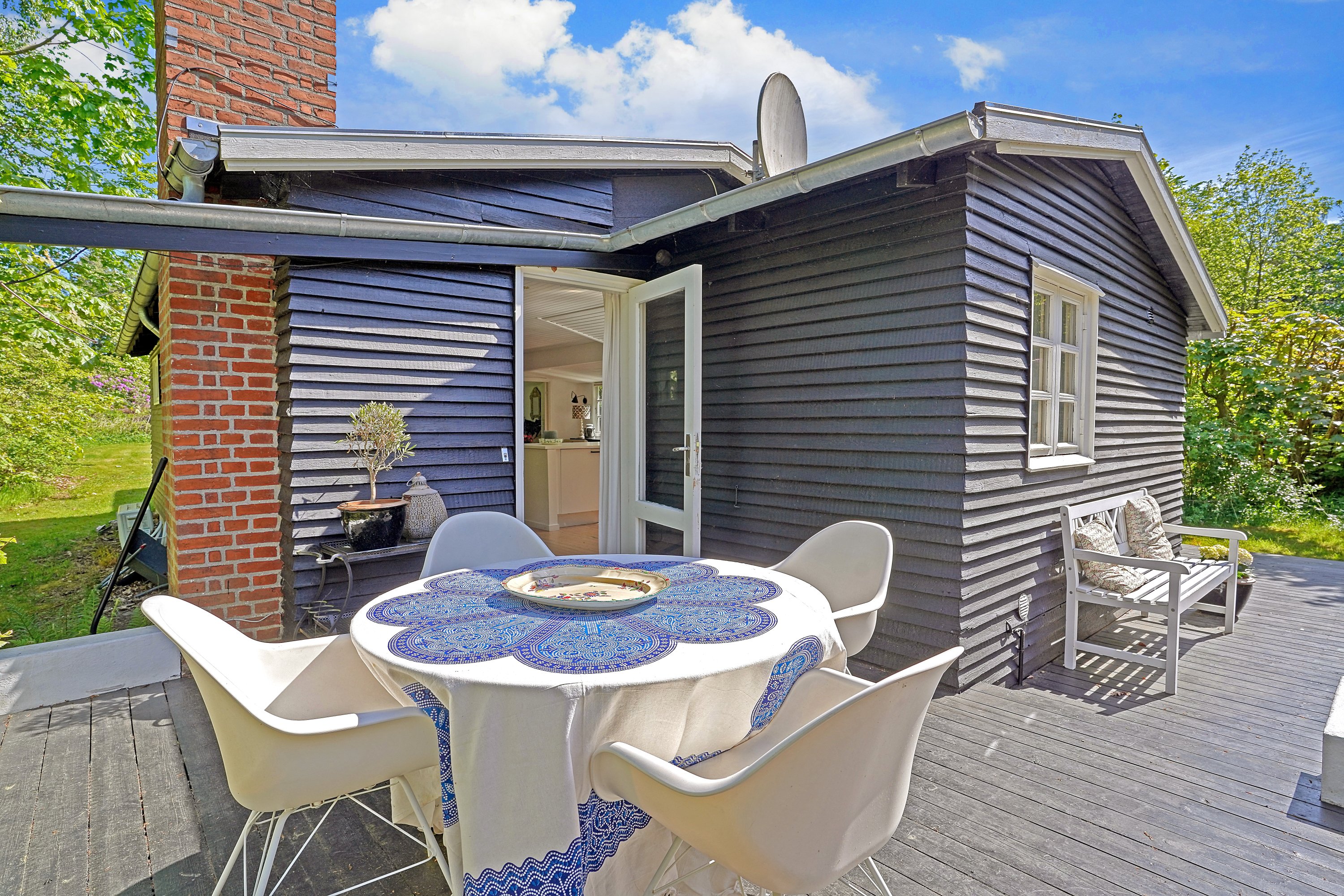 Fremhævet terrasse billede i fuldskærmstilstand. Billede af Solbakkevej 4, 3100 Hornbæk