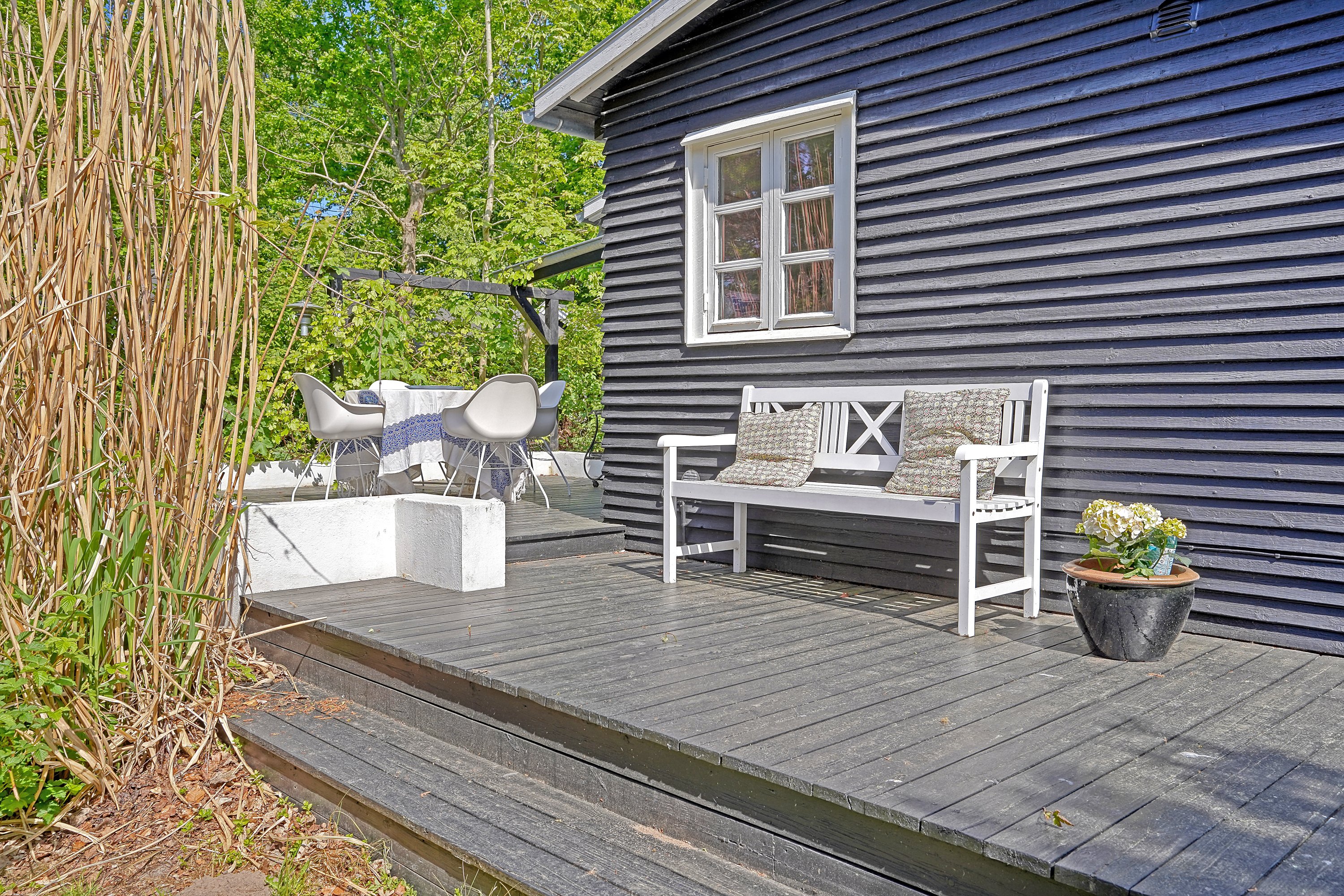 Fremhævet terrasse billede i fuldskærmstilstand. Billede af Solbakkevej 4, 3100 Hornbæk