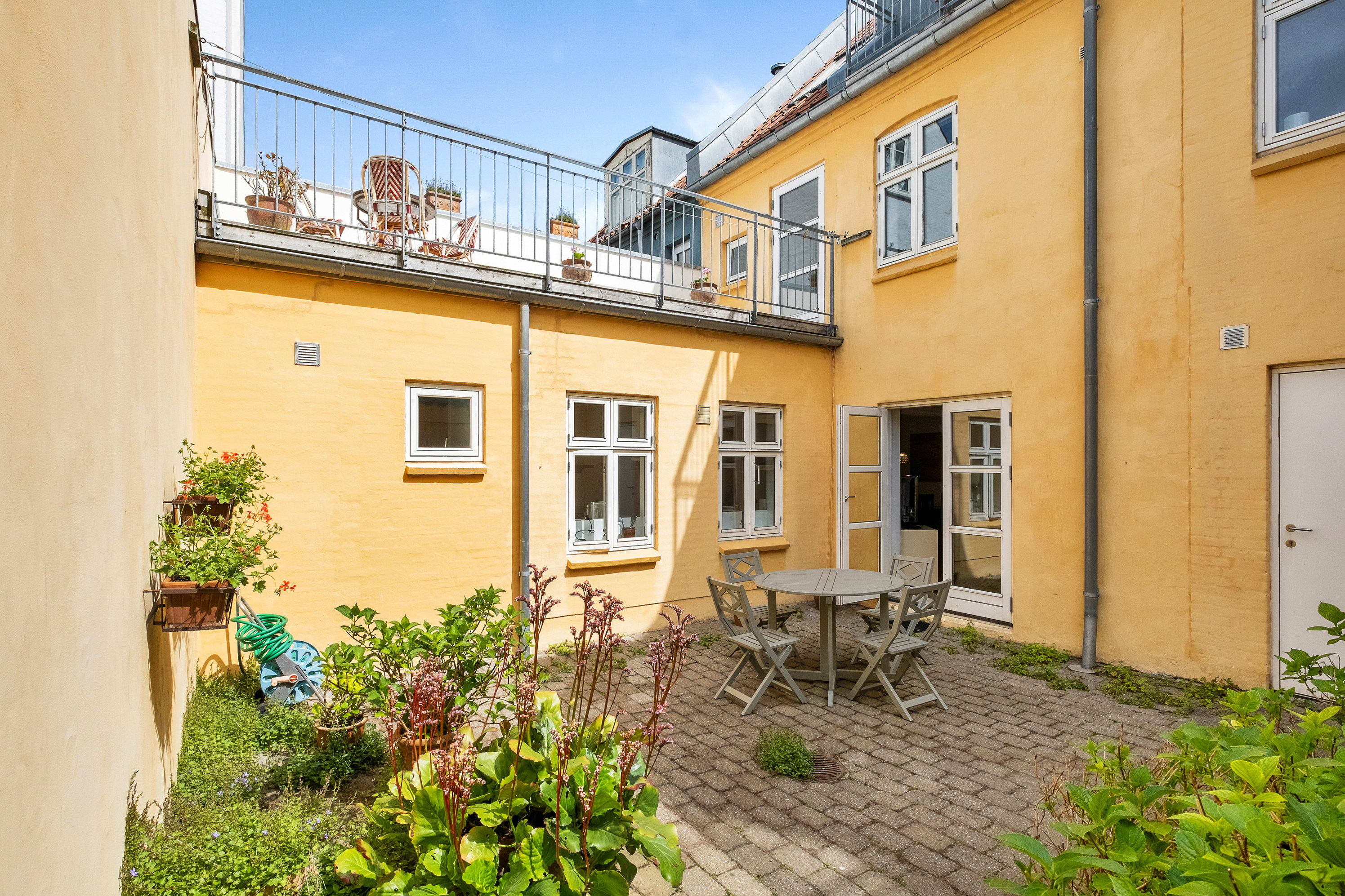 Fremhævet gårdmiljø billede i fuldskærmstilstand. Billede af Bülowsgade 8, 8000 Aarhus C