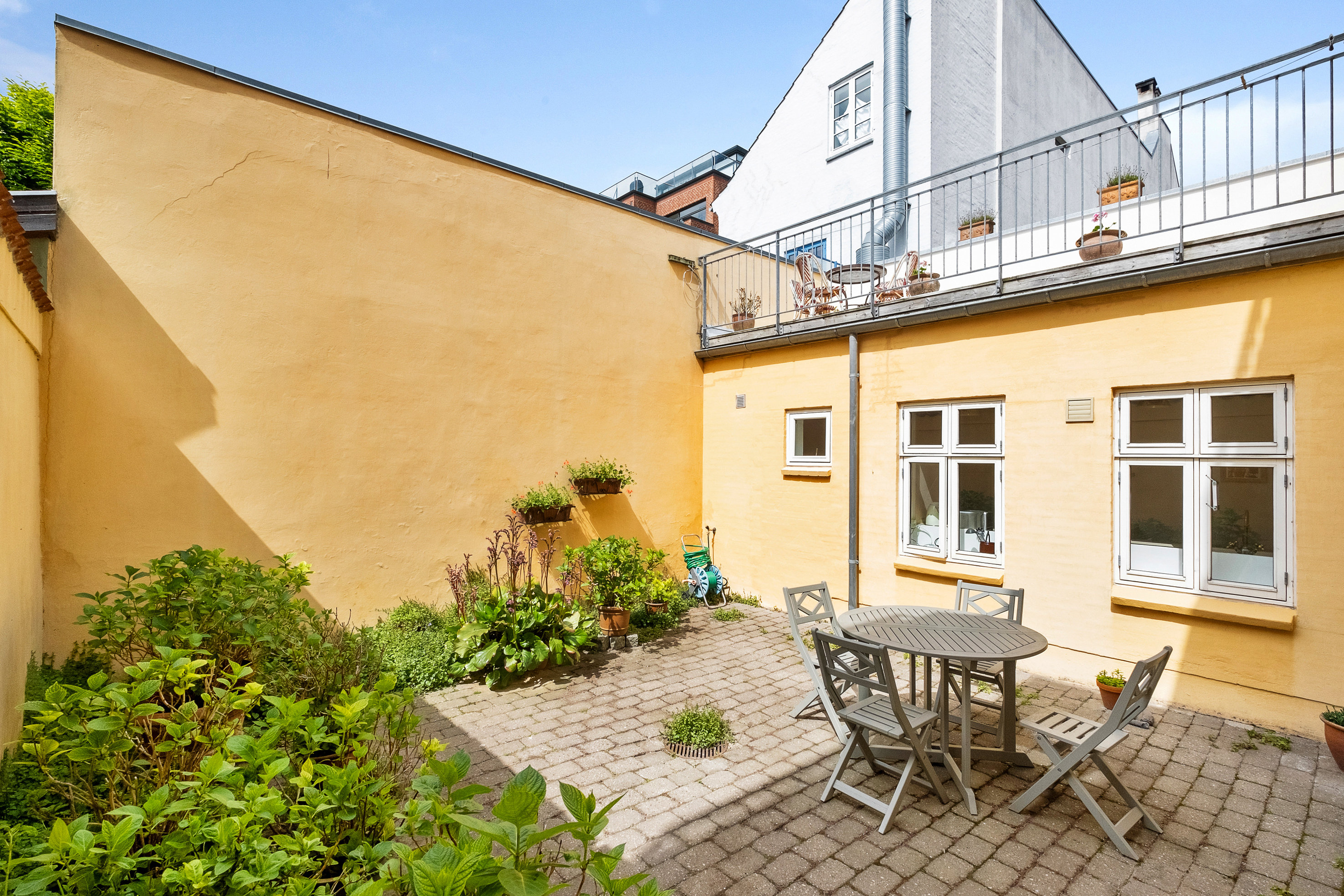 Fremhævet gårdmiljø billede i fuldskærmstilstand. Billede af Bülowsgade 8, 8000 Aarhus C