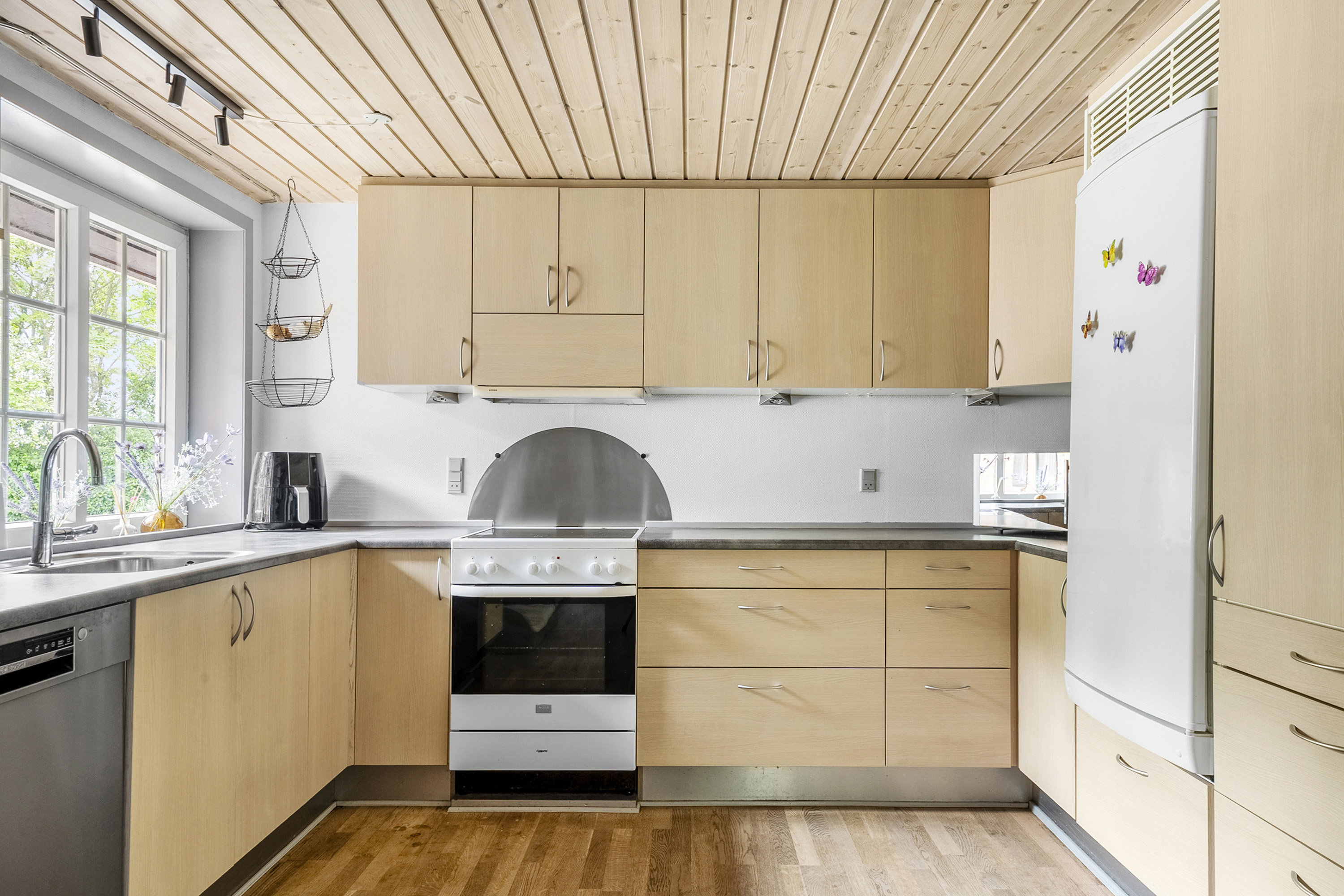 Fremhævet køkken billede i fuldskærmstilstand. Billede af Lynevej 17, Strellev, 6870 Ølgod