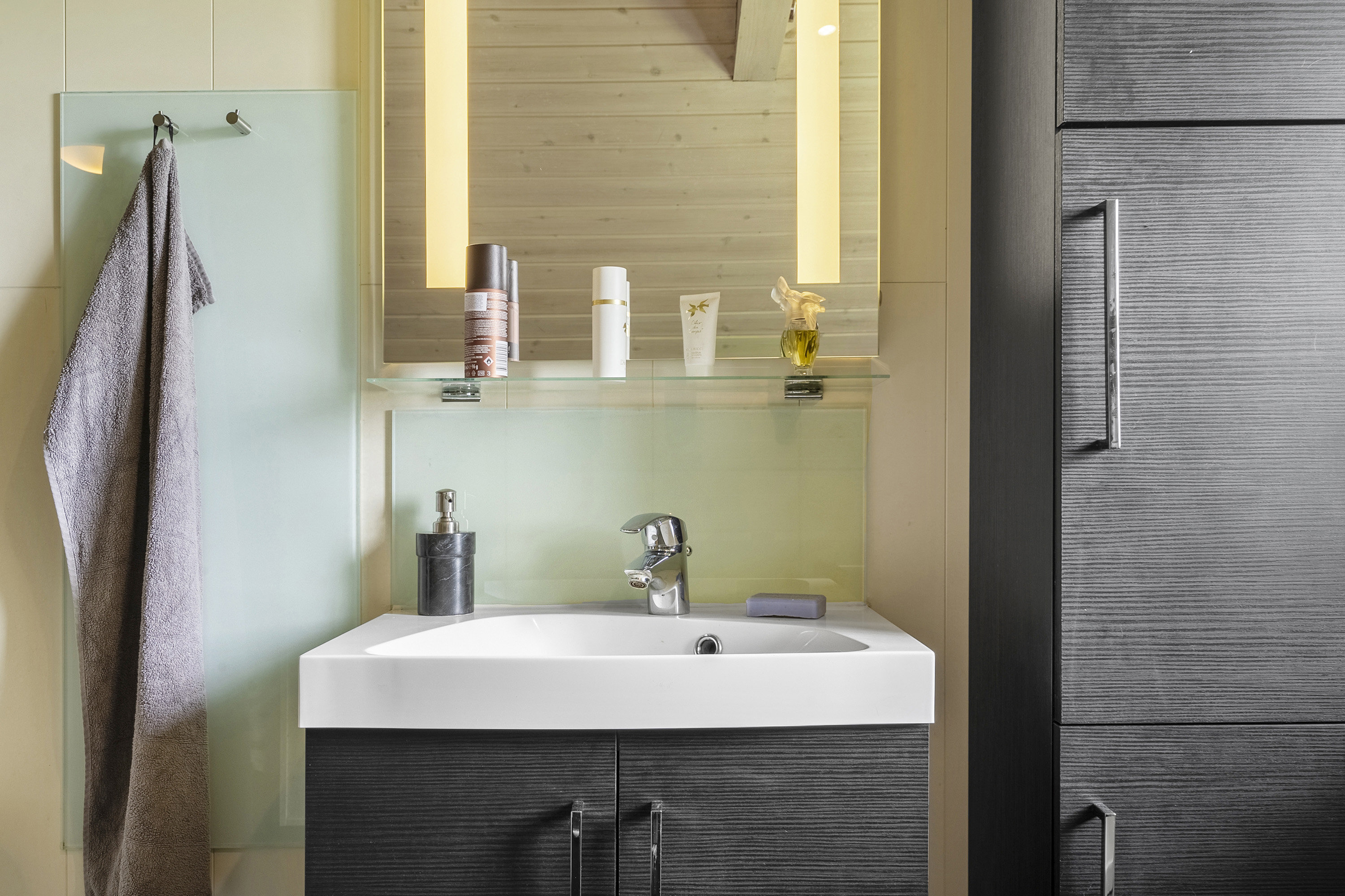 Fremhævet toilet billede i fuldskærmstilstand. Billede af Lynevej 17, Strellev, 6870 Ølgod