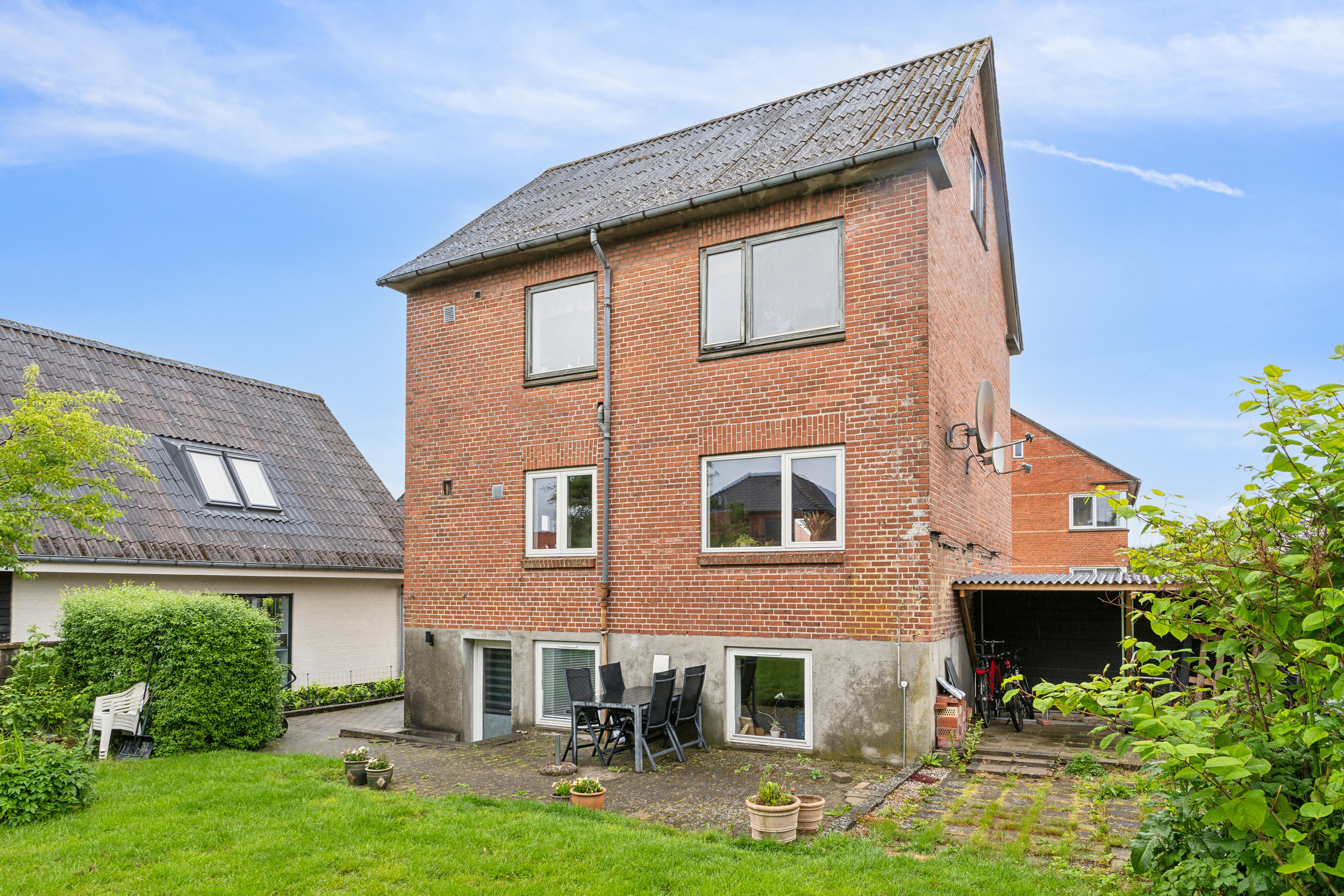 Fremhævet set fra haven billede i fuldskærmstilstand. Billede af Kristiansgade 33, 1., 7430 Ikast