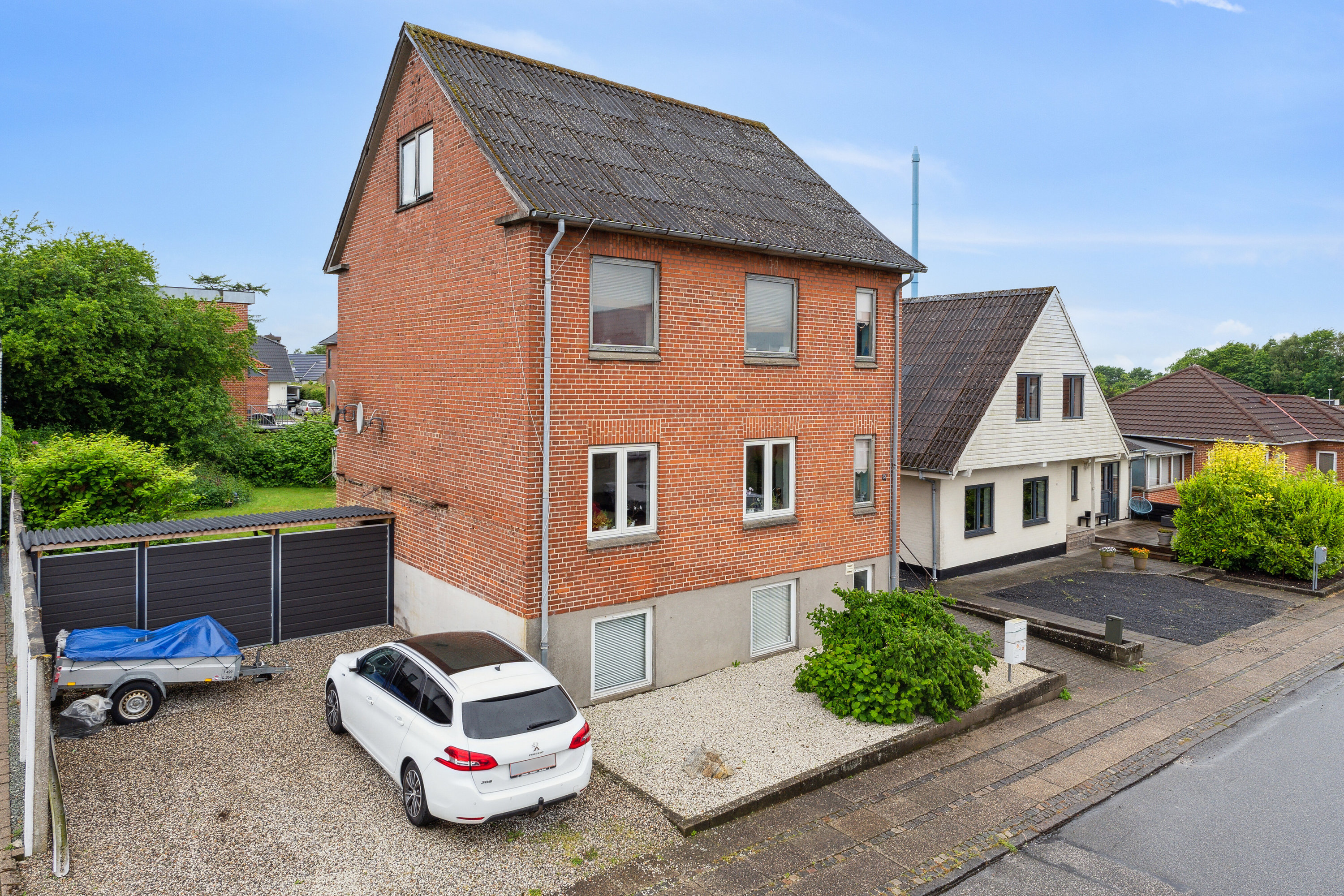 Fremhævet set fra vejen billede i fuldskærmstilstand. Billede af Kristiansgade 33, 1., 7430 Ikast