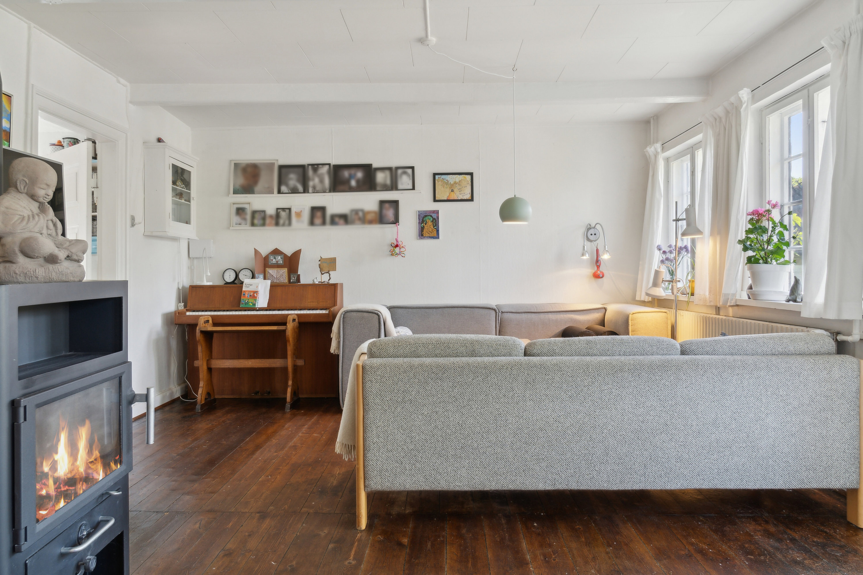 Fremhævet stue billede i fuldskærmstilstand. Billede af Sønderbyvej 1, Sønderby, 4050 Skibby