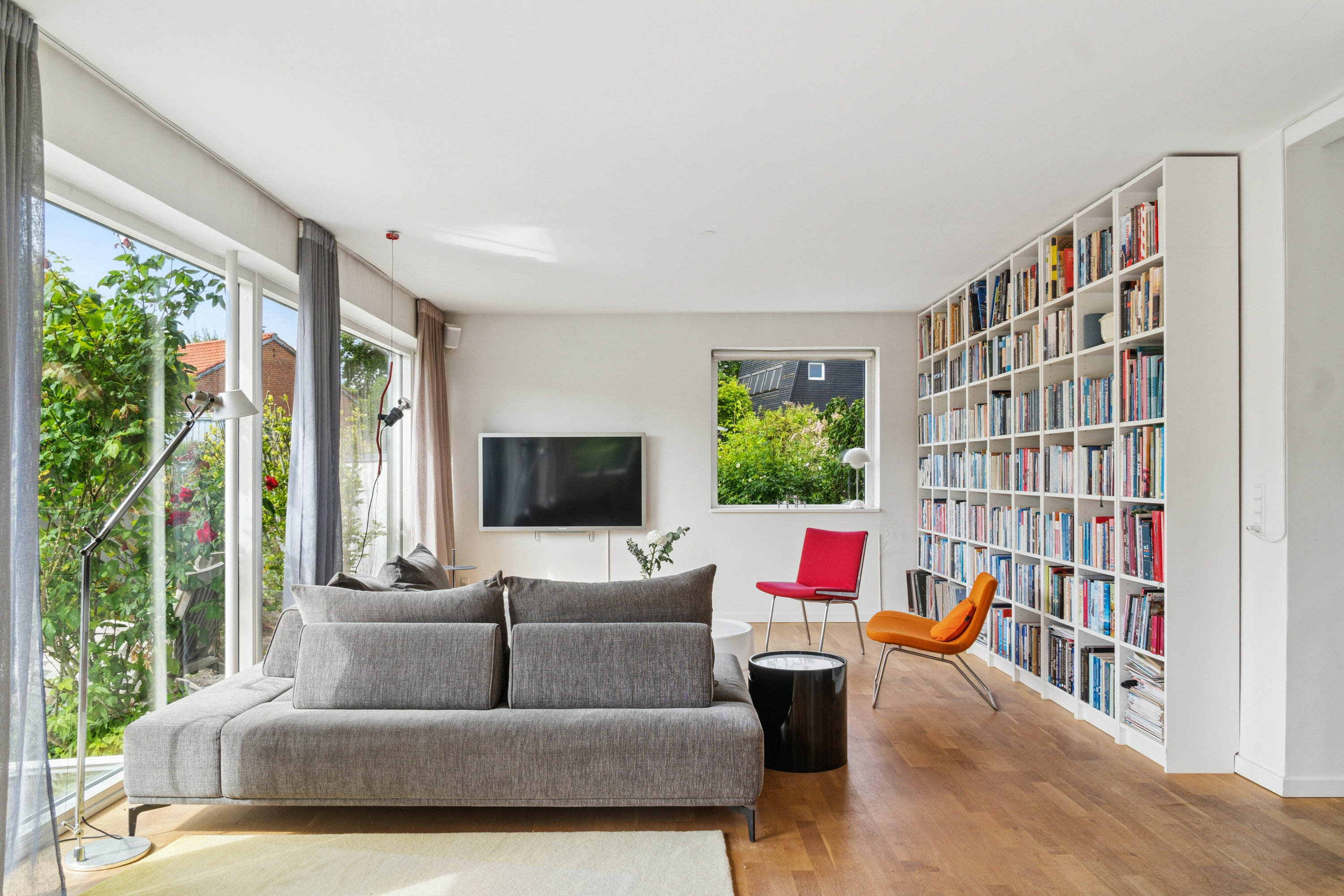 Fremhævet stue billede i fuldskærmstilstand. Billede af Terp Skovvej 111, 8270 Højbjerg