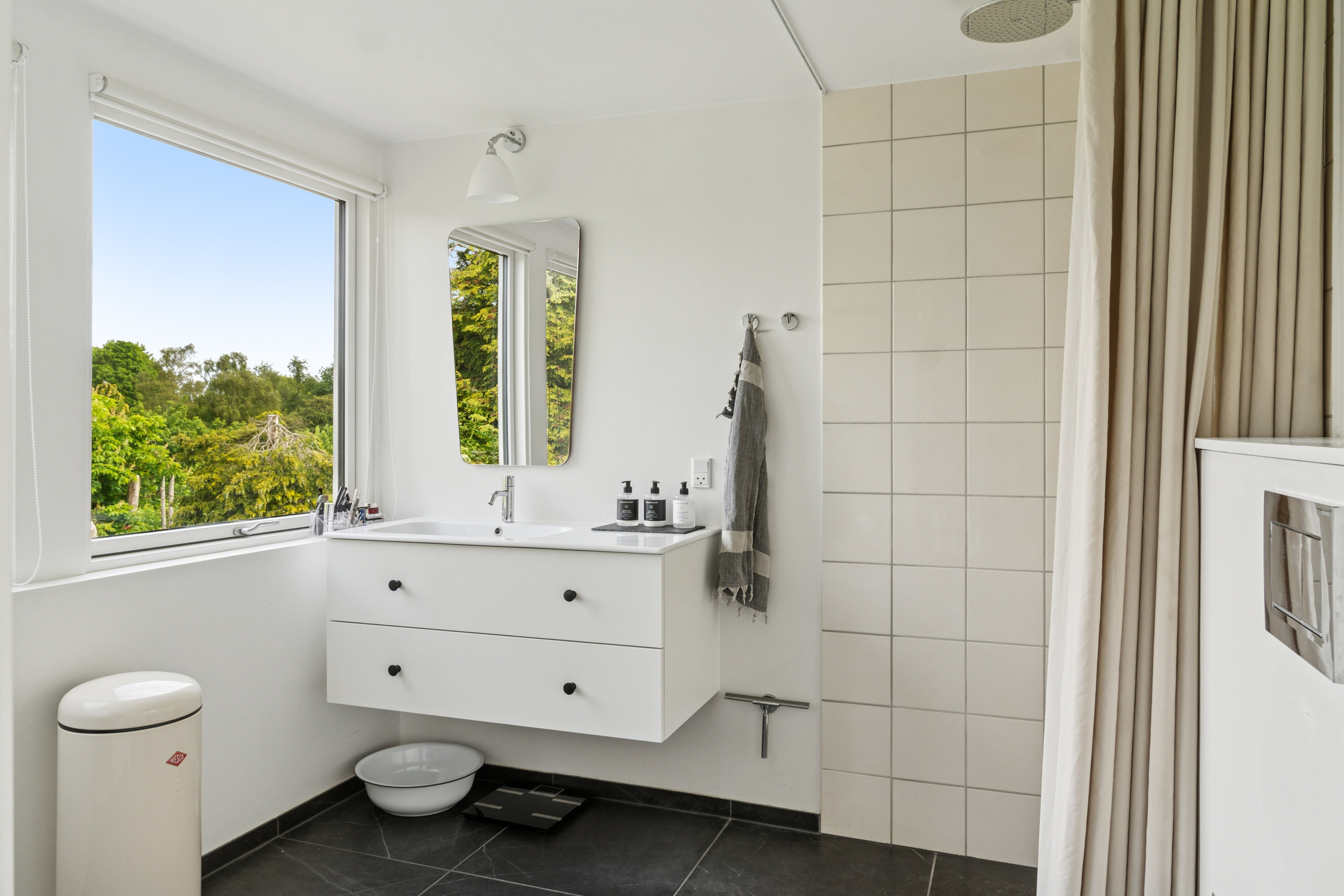 Fremhævet badeværelse billede i fuldskærmstilstand. Billede af Terp Skovvej 111, 8270 Højbjerg